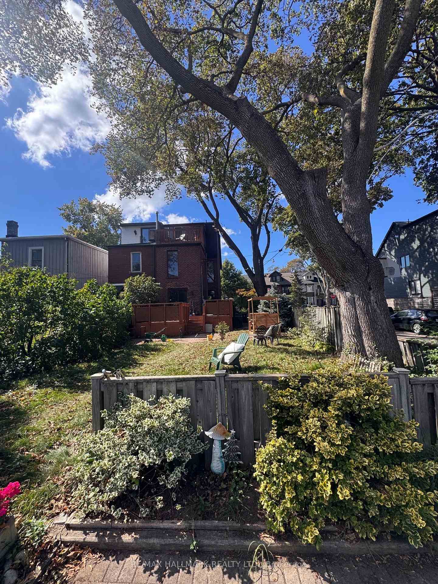 Photo 4 of 133 Hampton Avenue, Toronto, North Riverdale — HOMEH