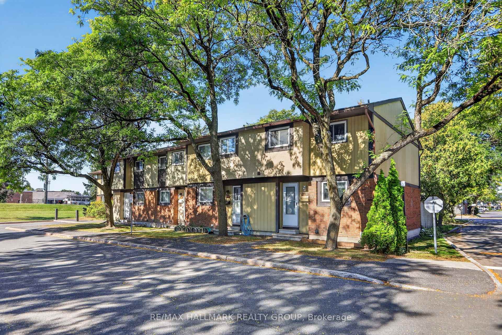 Photo 2 of Unit 6, 6156 Brookside Lane, Ottawa, Convent Glen South — HOMEH