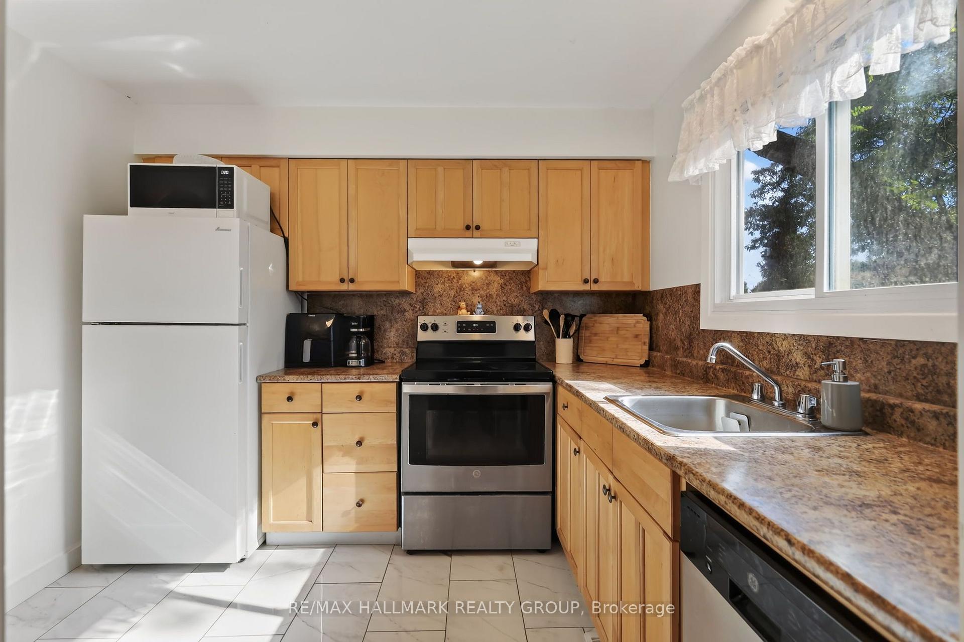 Photo 3 of Unit 6, 6156 Brookside Lane, Ottawa, Convent Glen South — HOMEH