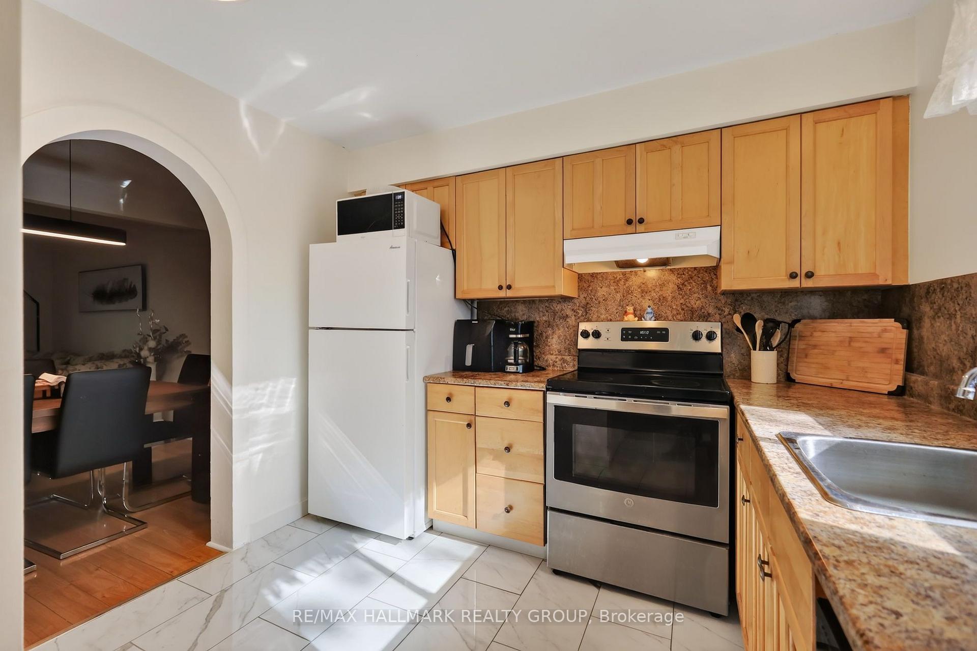 Photo 4 of Unit 6, 6156 Brookside Lane, Ottawa, Convent Glen South — HOMEH