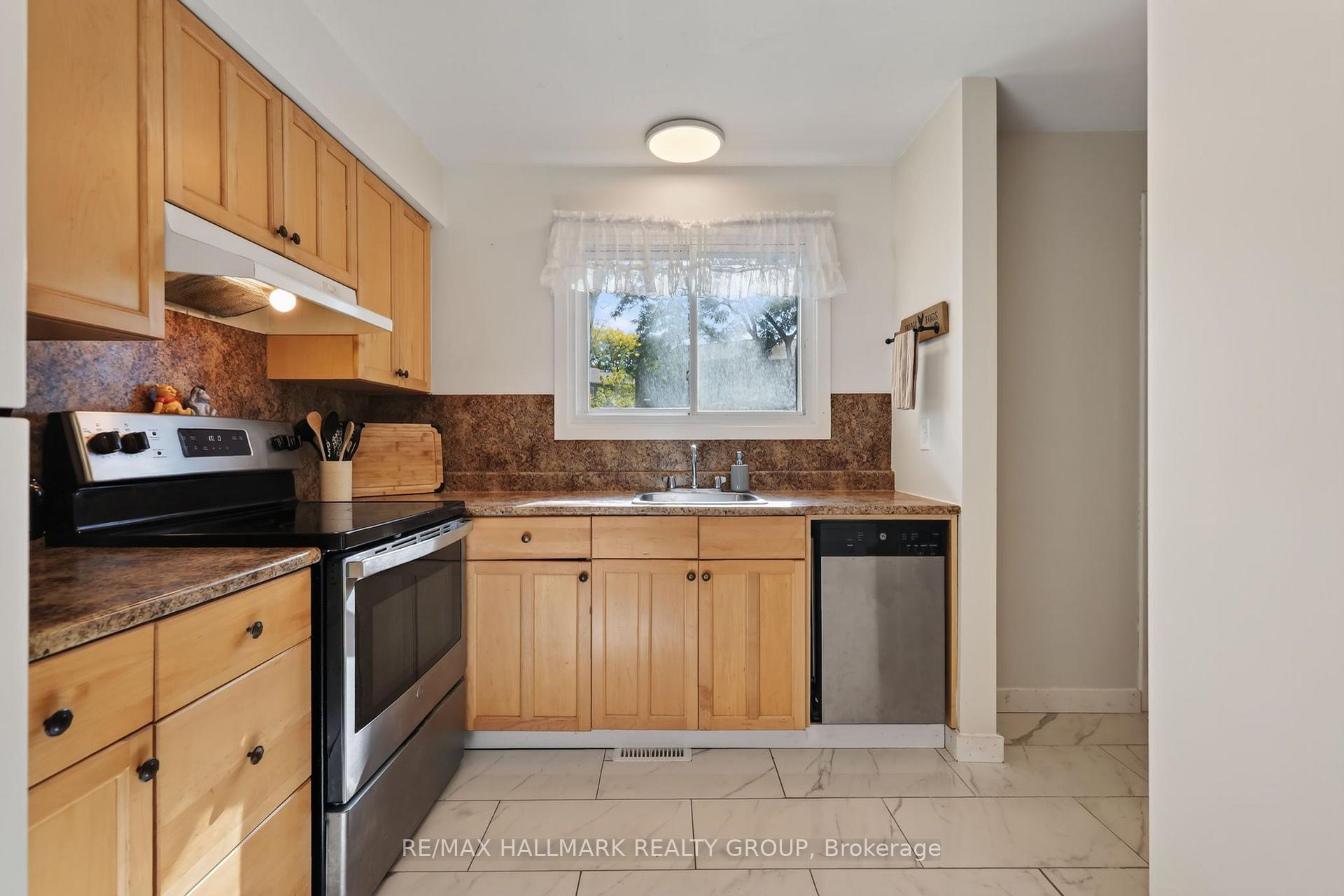 Photo 6 of Unit 6, 6156 Brookside Lane, Ottawa, Convent Glen South — HOMEH