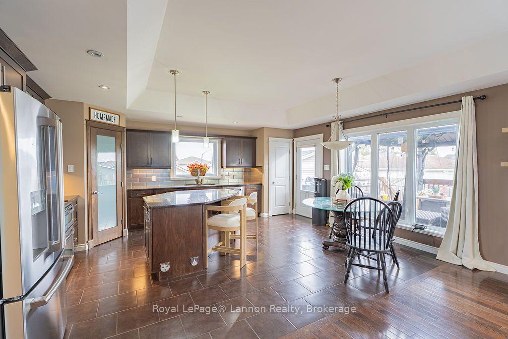 Photo 9 of 696 Weiler Boulevard, Thunder Bay, Parkdale — HOMEH