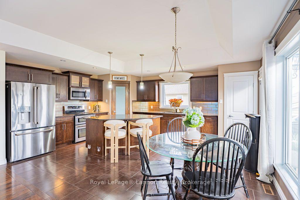 Photo 10 of 696 Weiler Boulevard, Thunder Bay, Parkdale — HOMEH
