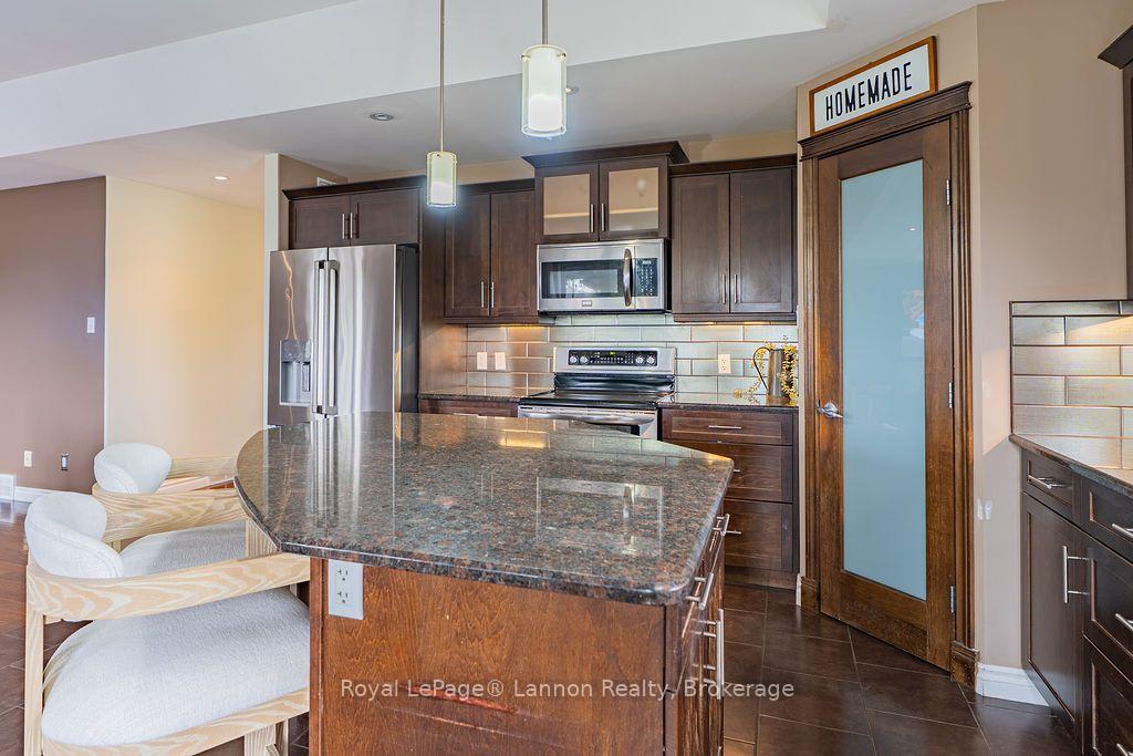 Photo 12 of 696 Weiler Boulevard, Thunder Bay, Parkdale — HOMEH