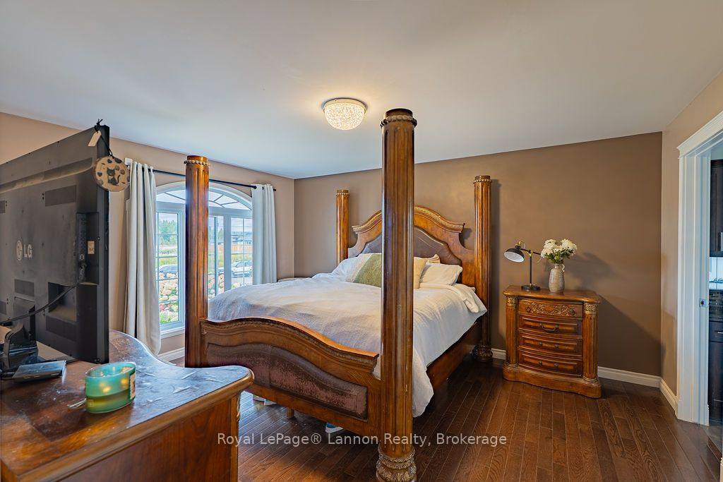 Photo 13 of 696 Weiler Boulevard, Thunder Bay, Parkdale — HOMEH