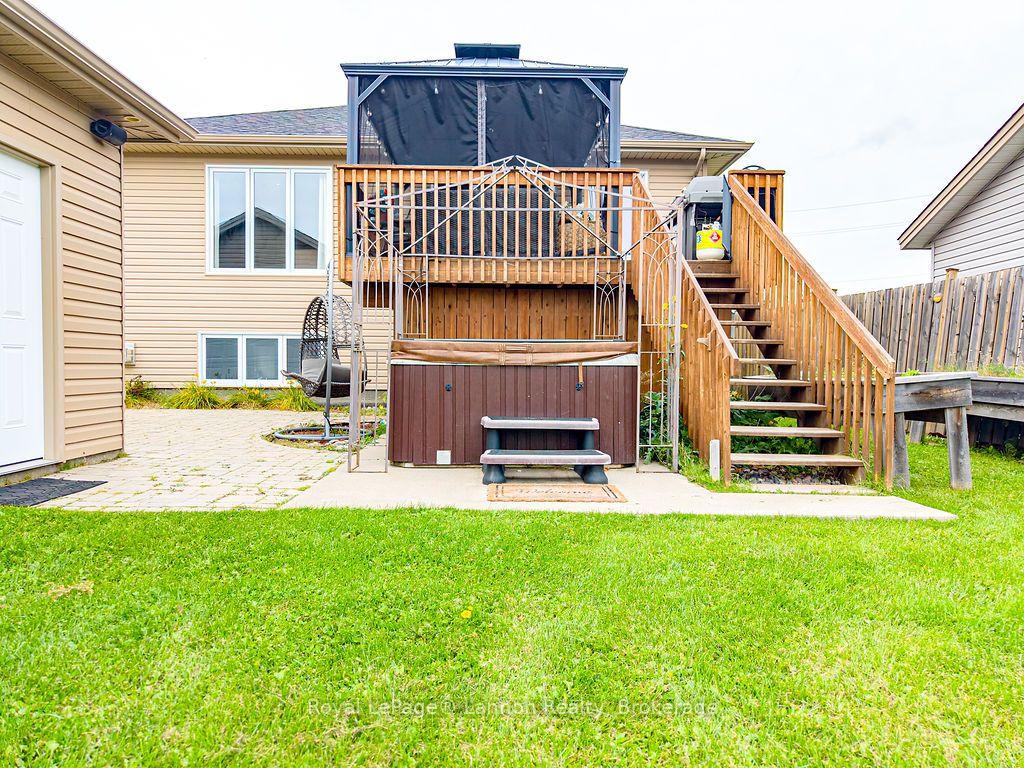 Photo 37 of 696 Weiler Boulevard, Thunder Bay, Parkdale — HOMEH
