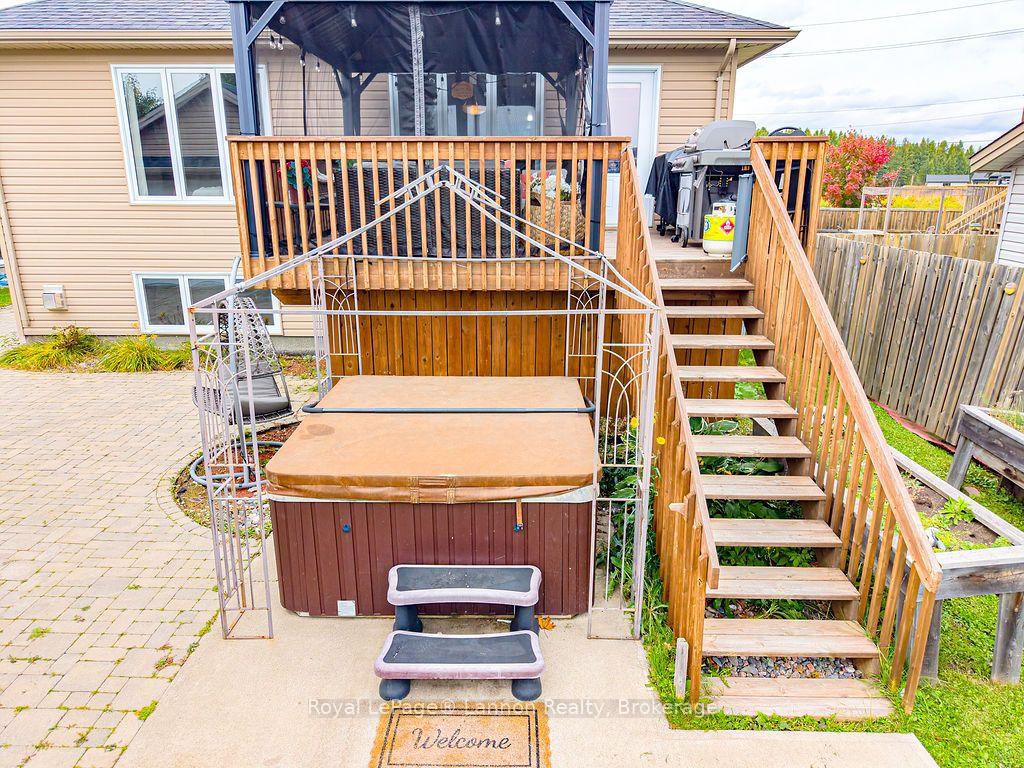 Photo 38 of 696 Weiler Boulevard, Thunder Bay, Parkdale — HOMEH