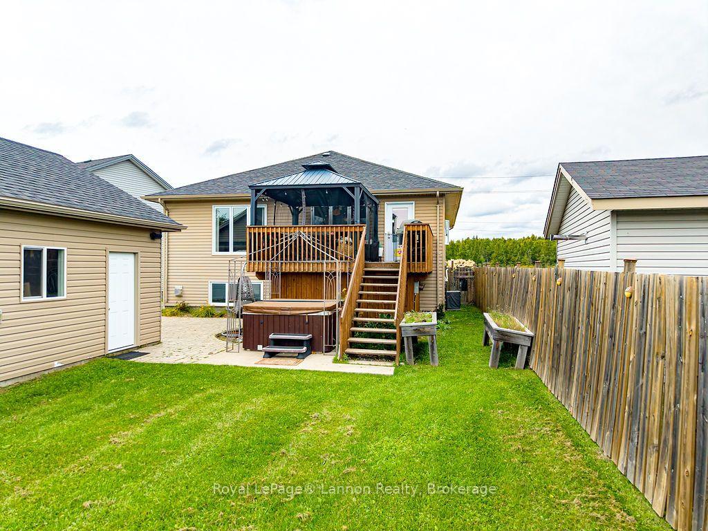 Photo 40 of 696 Weiler Boulevard, Thunder Bay, Parkdale — HOMEH