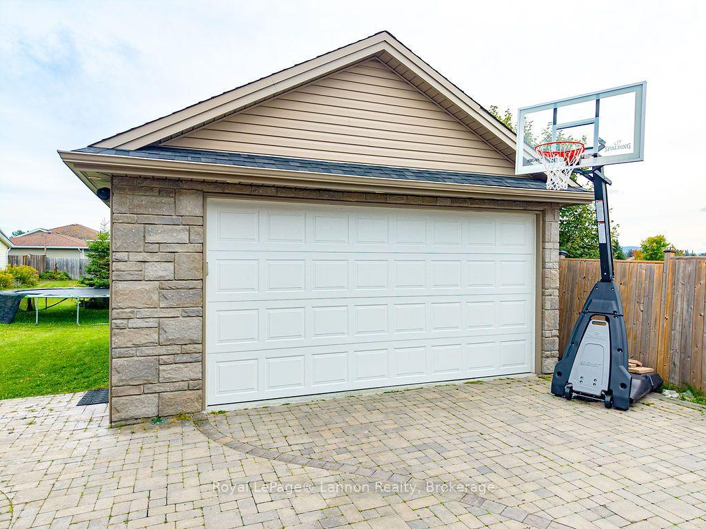 Photo 45 of 696 Weiler Boulevard, Thunder Bay, Parkdale — HOMEH