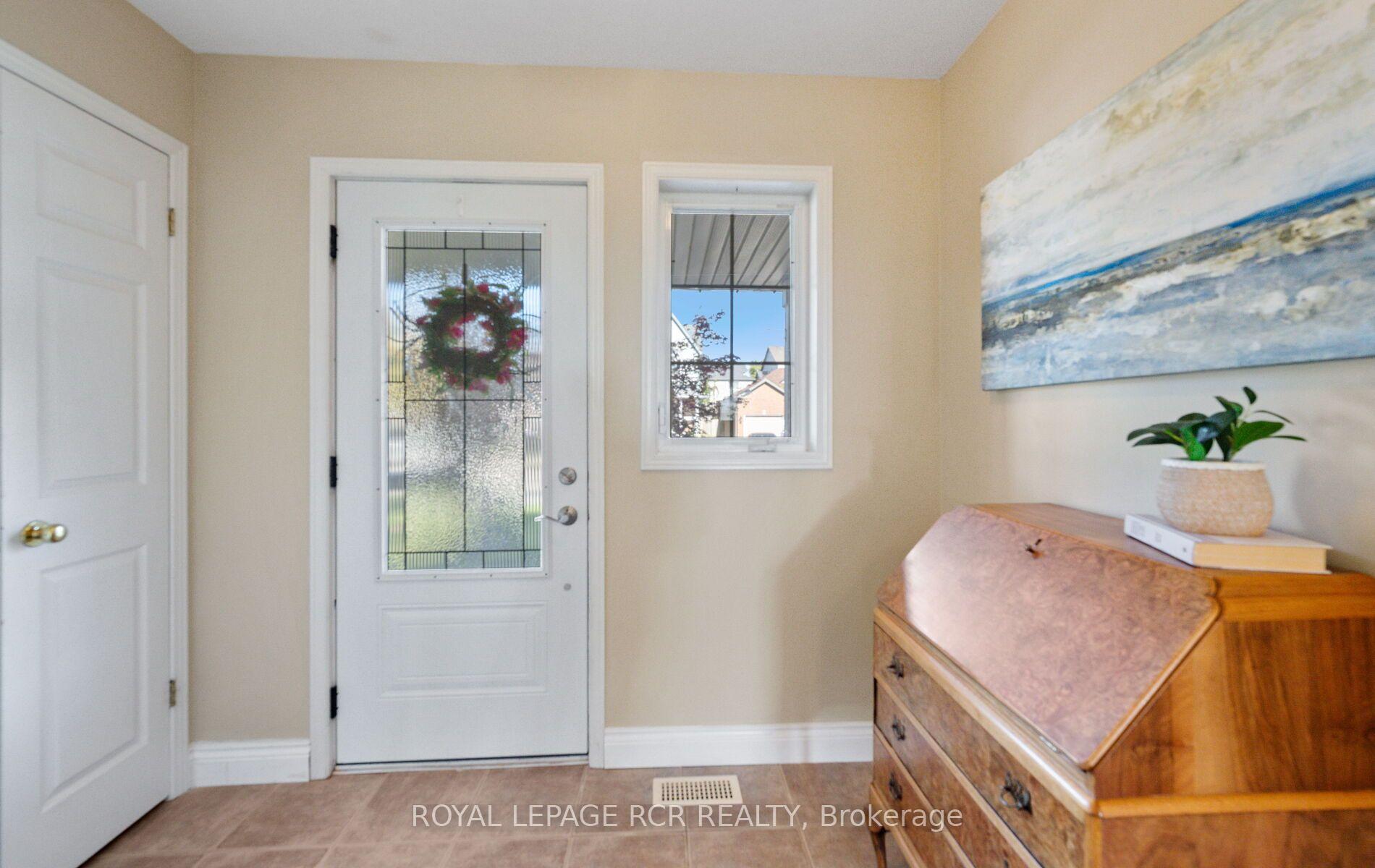Photo 4 of 108 Glengarry Road, Orangeville — HOMEH