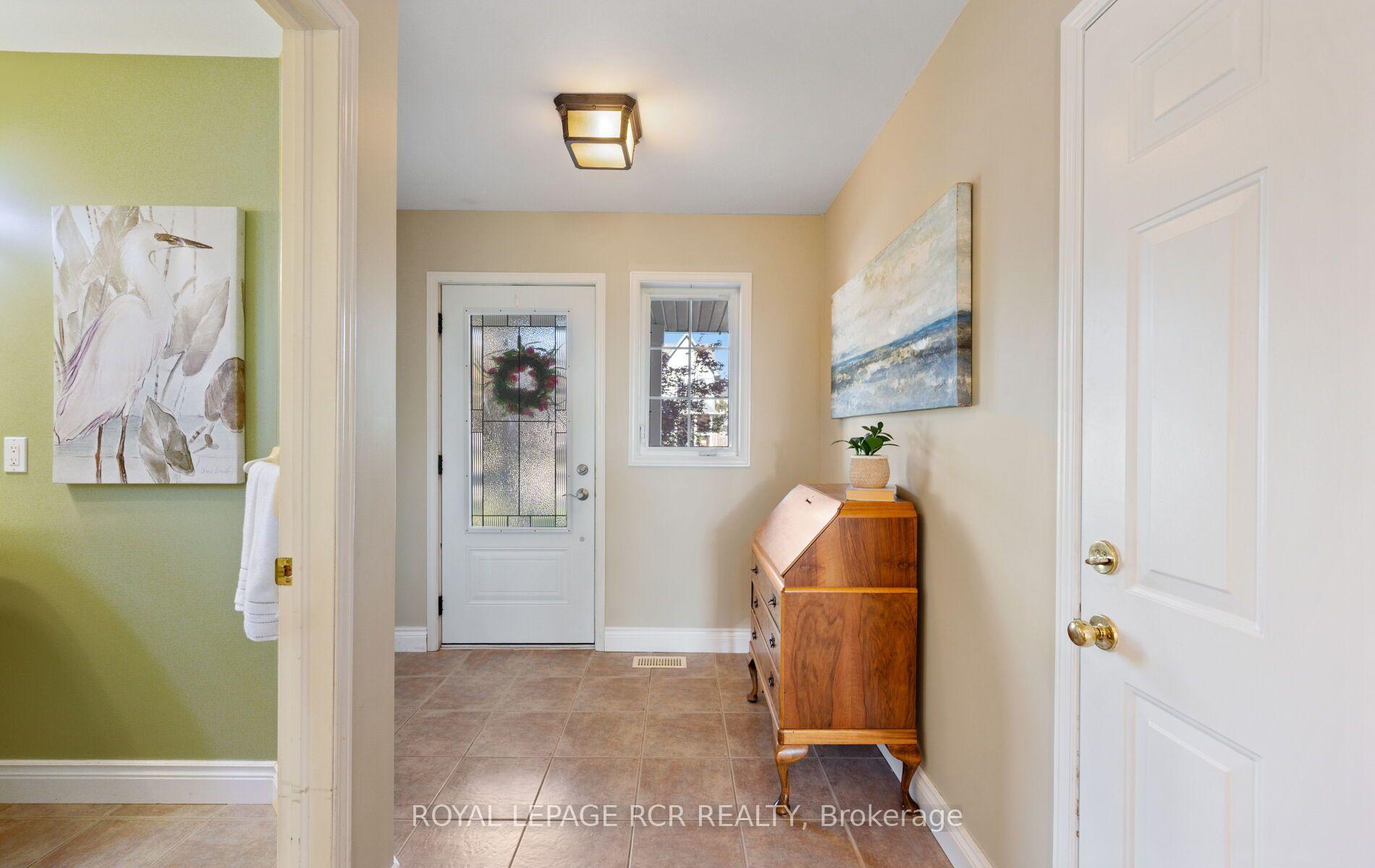 Photo 5 of 108 Glengarry Road, Orangeville — HOMEH