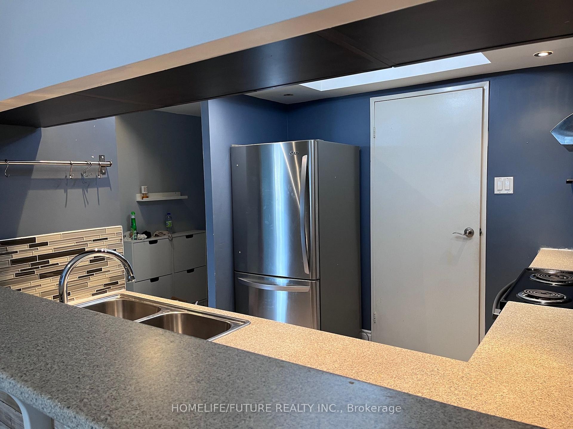 Photo 6 of Unit 1101, 550 Webb Drive, Mississauga, City Centre — HOMEH