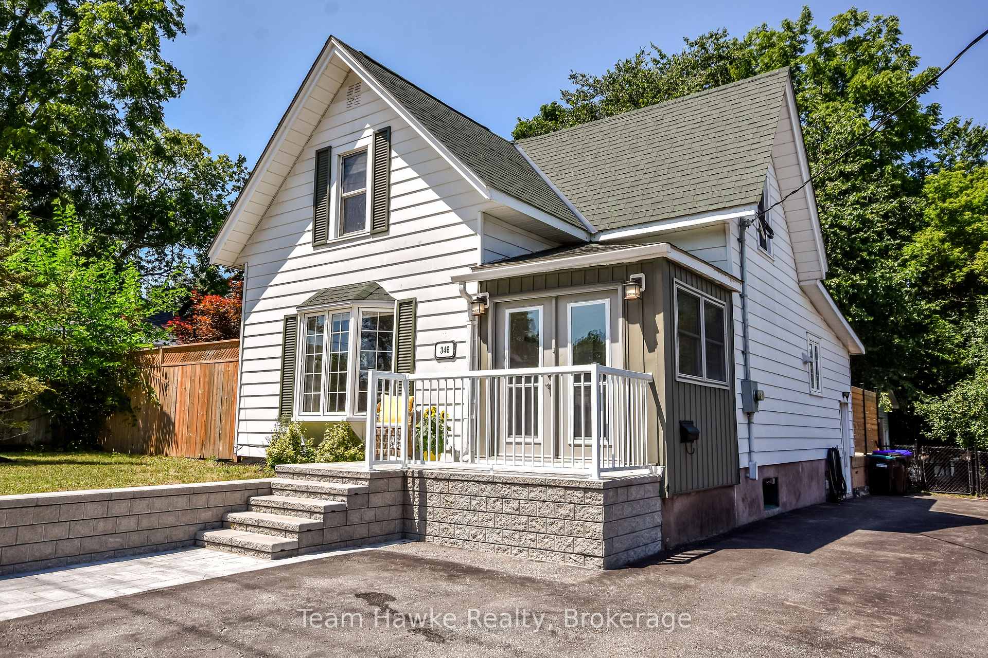 Photo of 346 Yonge Street