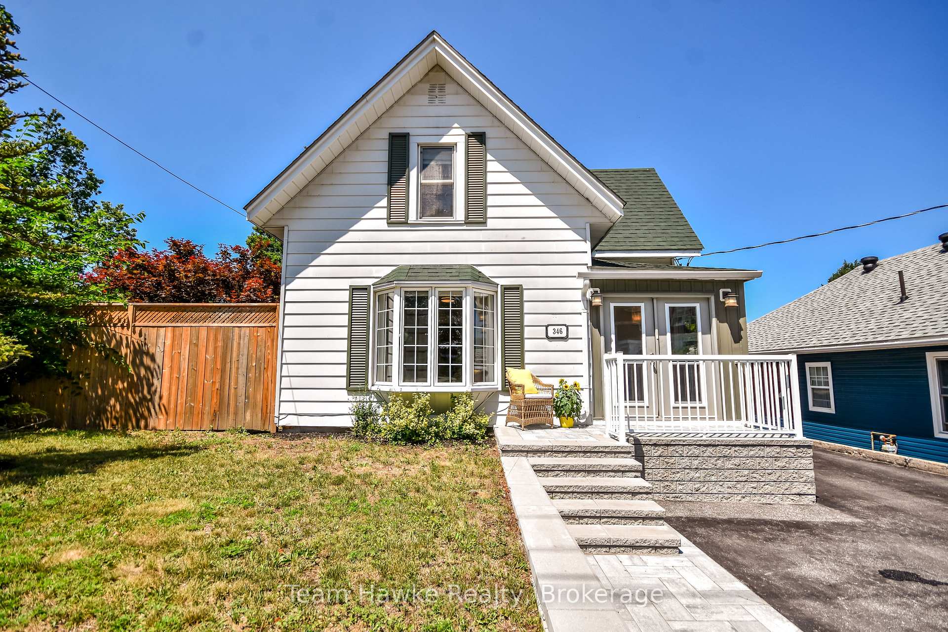 Photo 3 of 346 Yonge Street, Midland — HOMEH