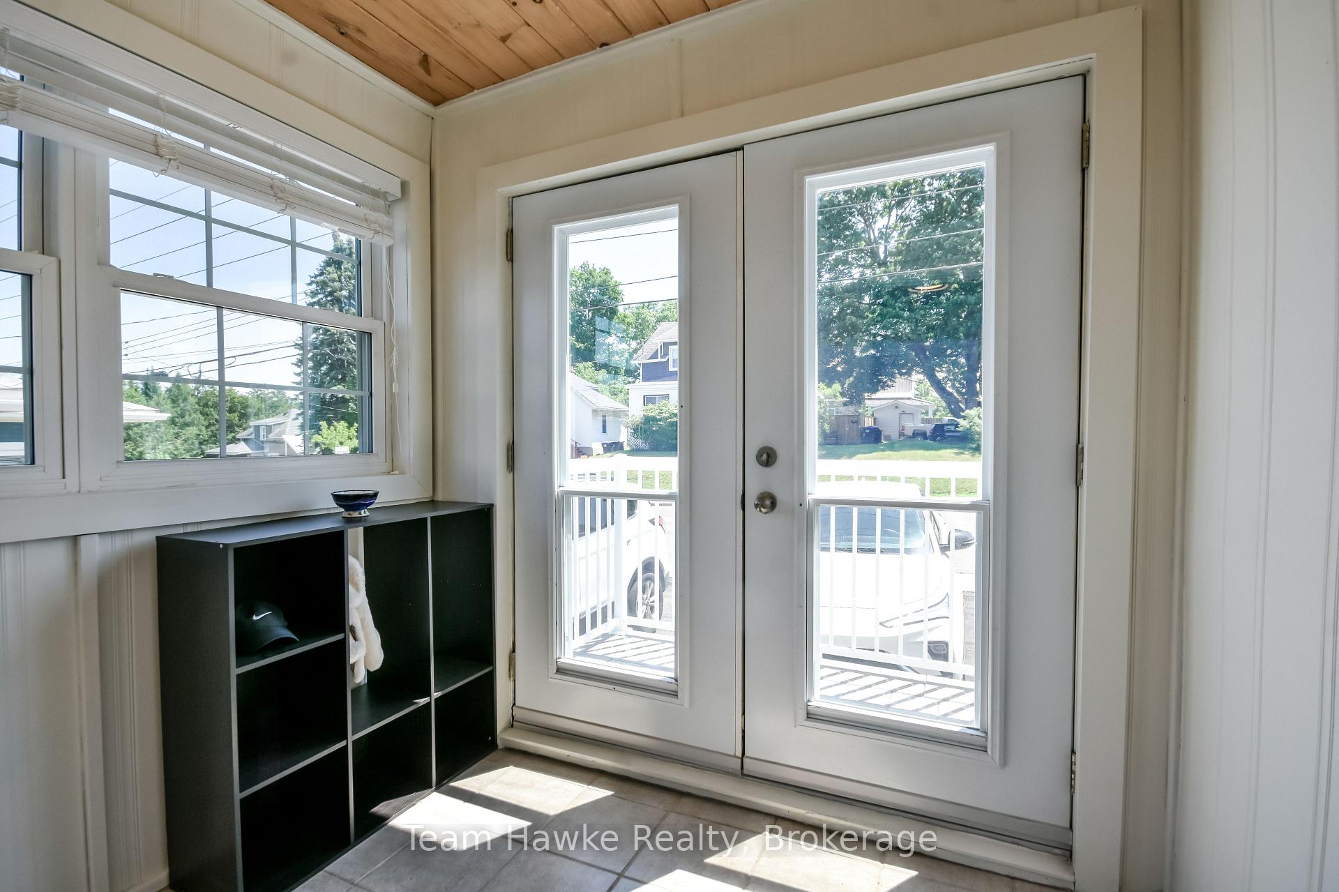 Photo 5 of 346 Yonge Street, Midland — HOMEH