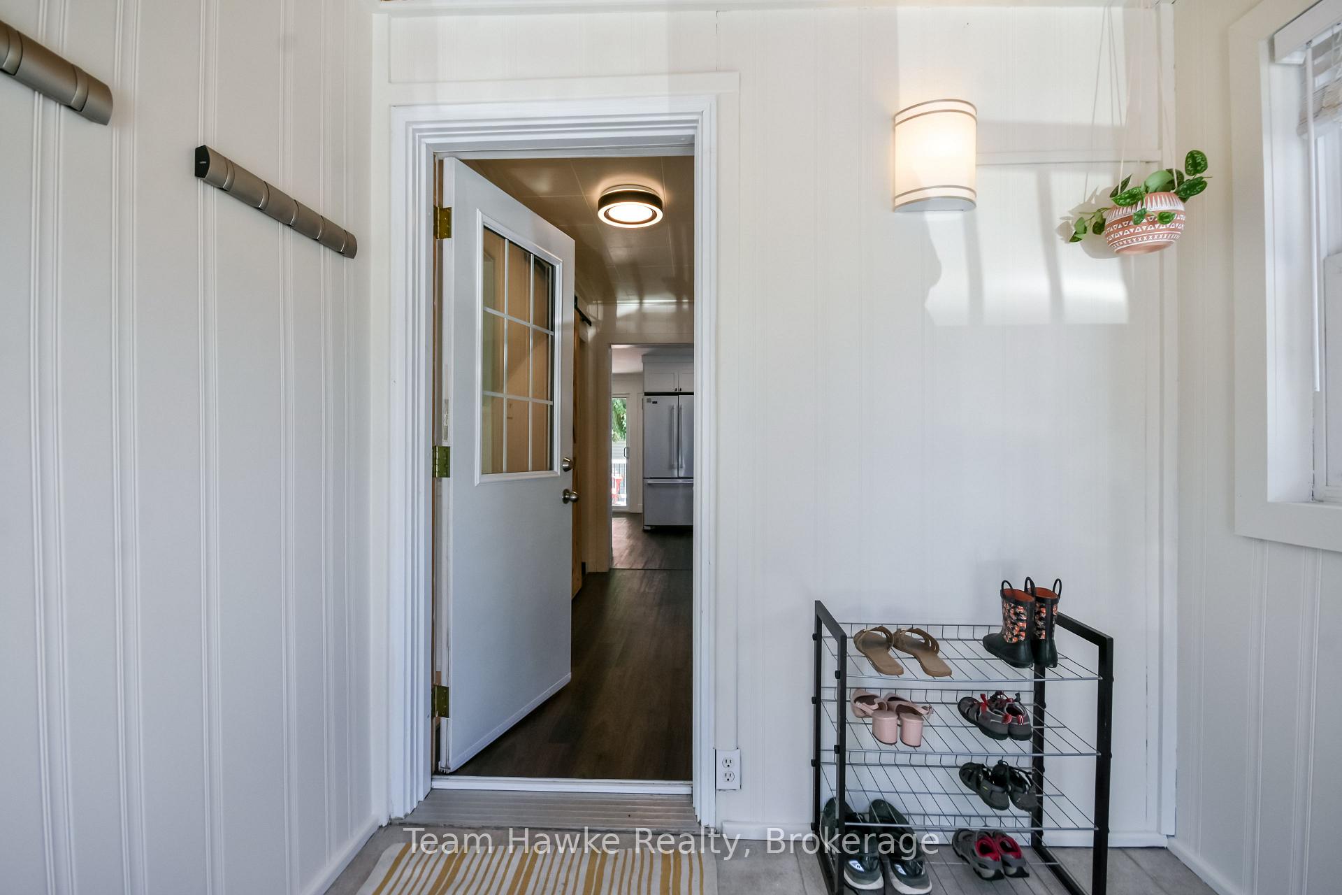 Photo 6 of 346 Yonge Street, Midland — HOMEH