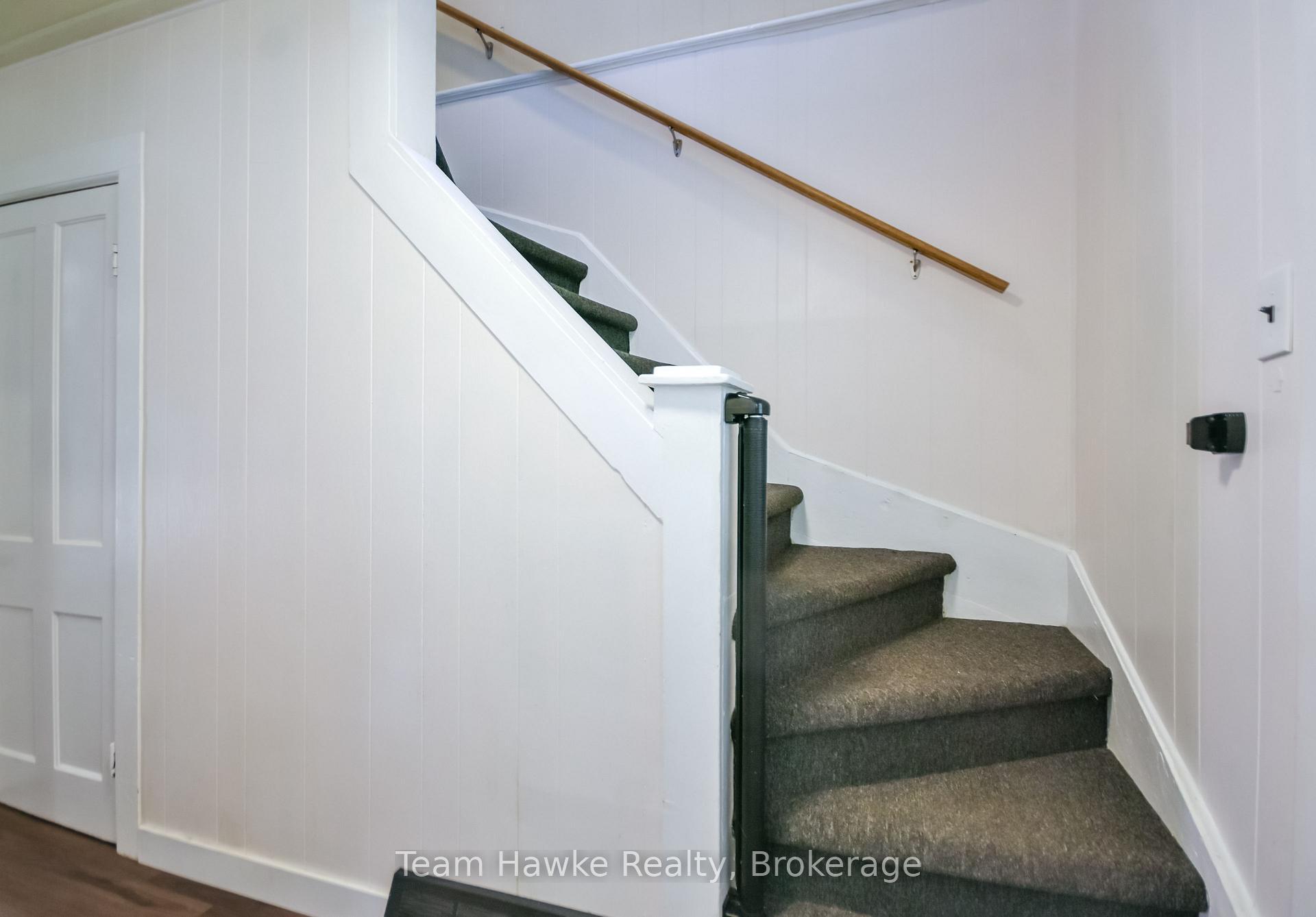 Photo 8 of 346 Yonge Street, Midland — HOMEH