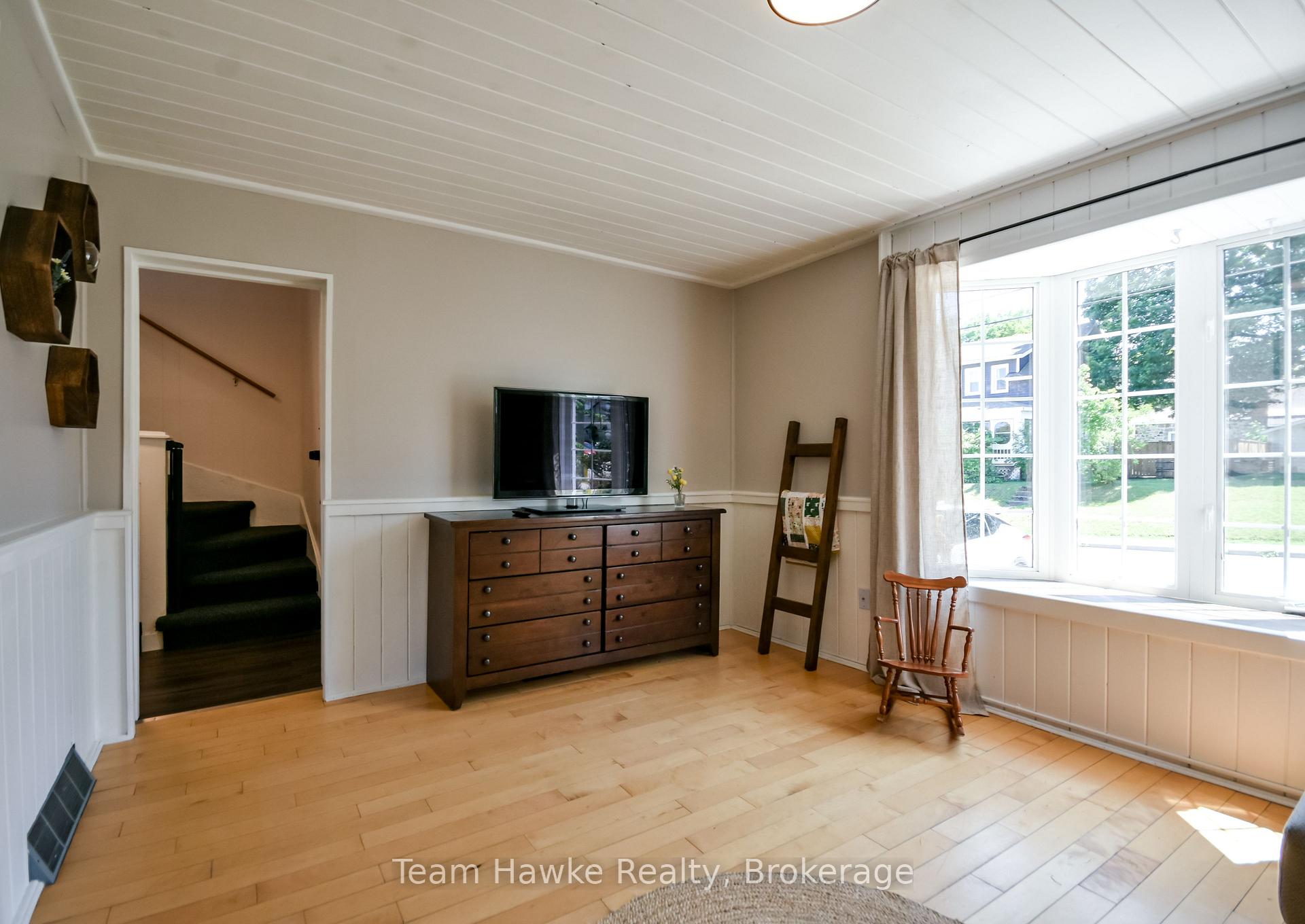 Photo 9 of 346 Yonge Street, Midland — HOMEH