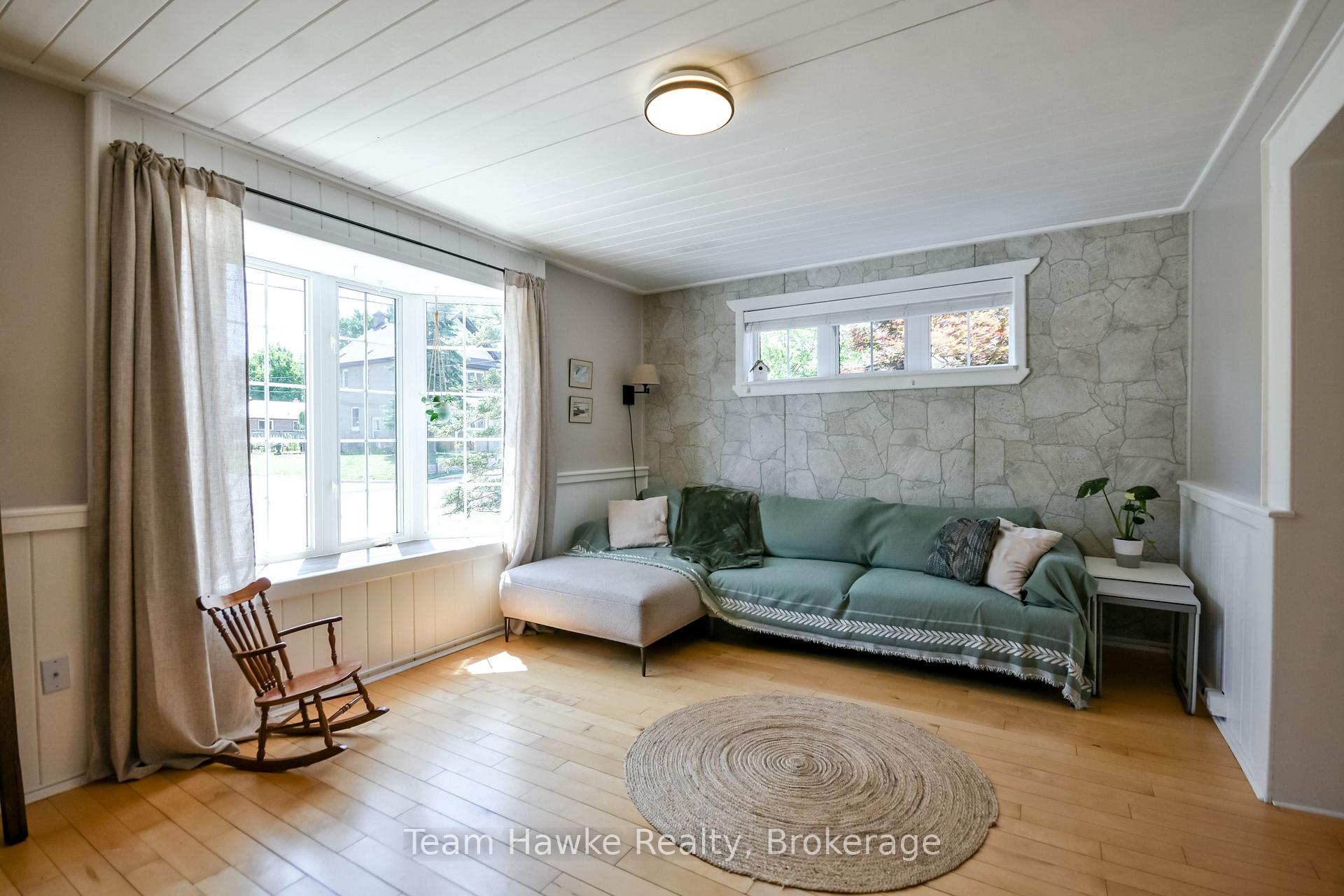 Photo 11 of 346 Yonge Street, Midland — HOMEH