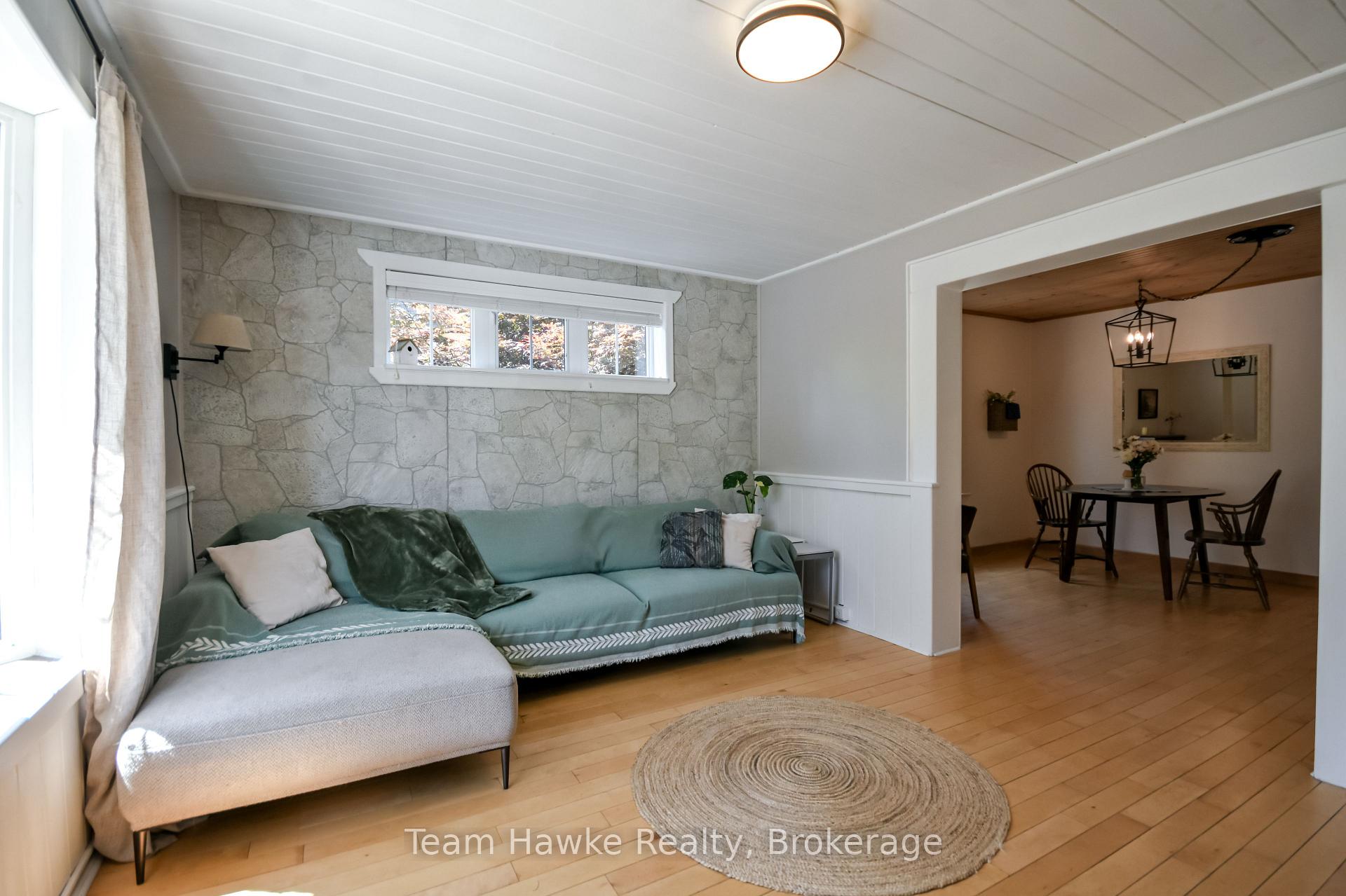 Photo 12 of 346 Yonge Street, Midland — HOMEH