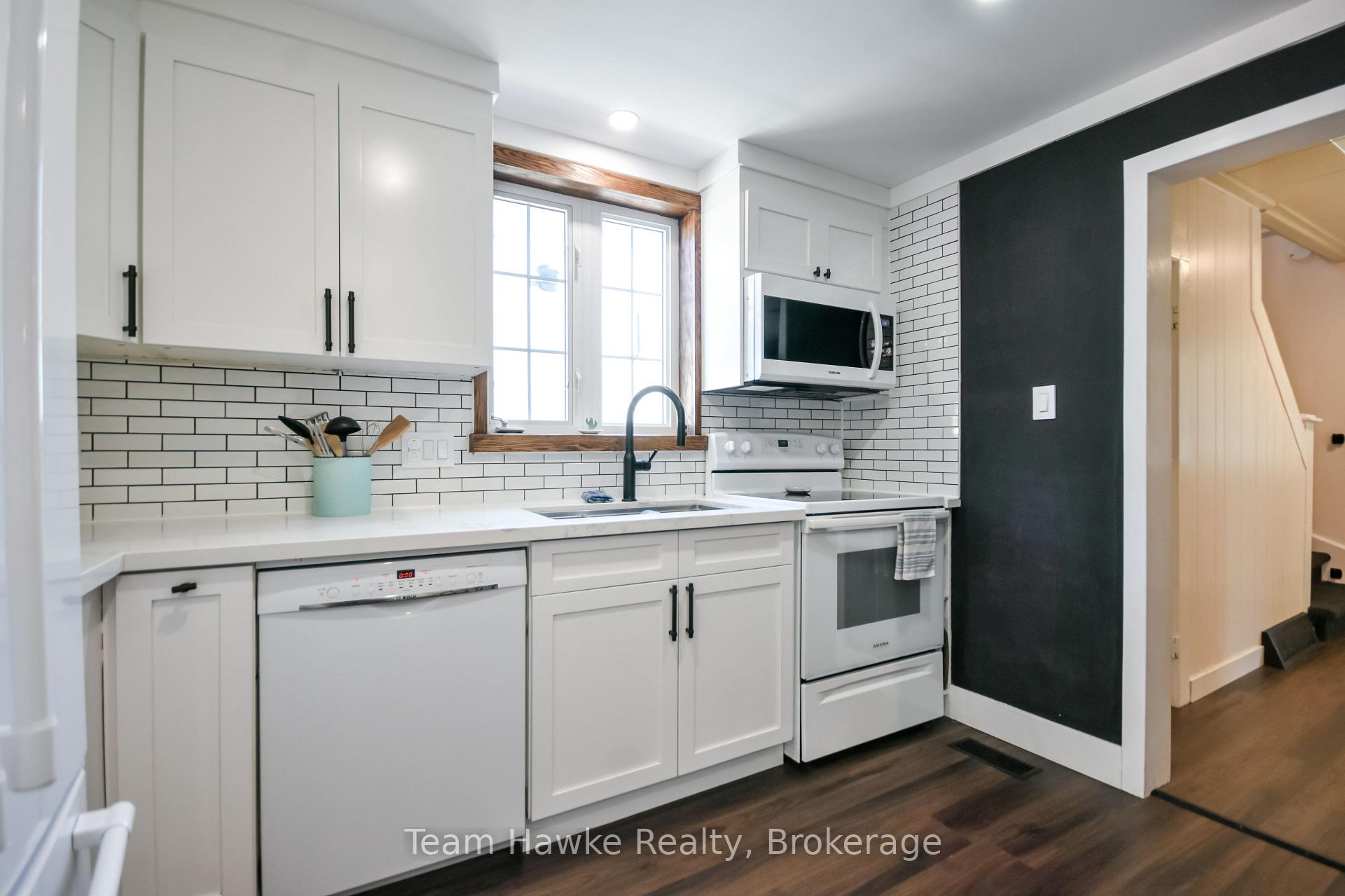 Photo 17 of 346 Yonge Street, Midland — HOMEH