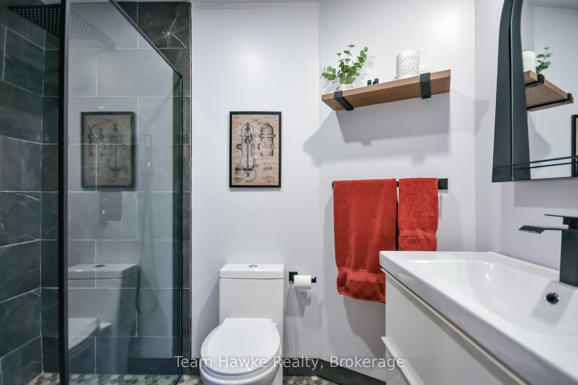Photo 25 of 346 Yonge Street, Midland — HOMEH