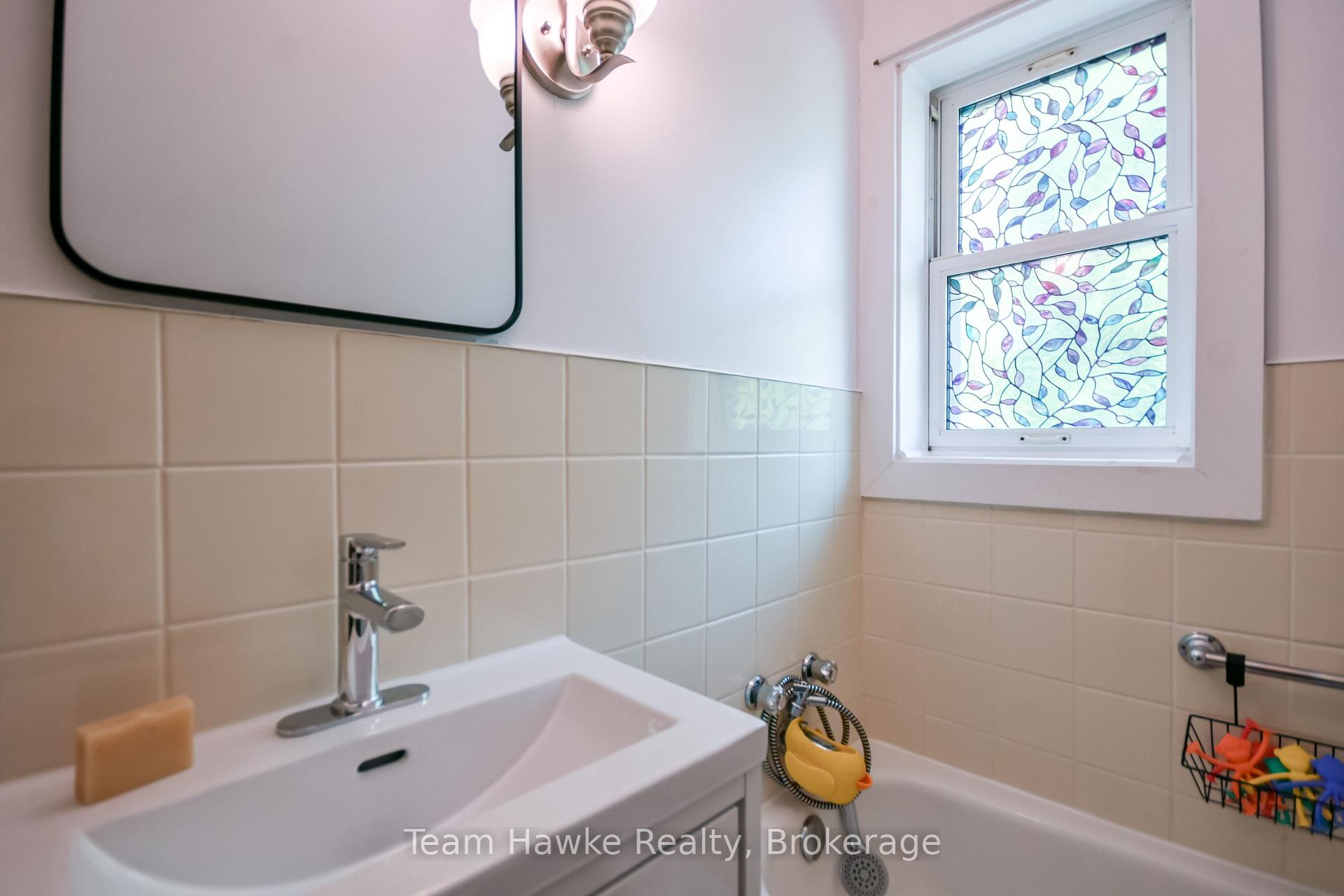 Photo 35 of 346 Yonge Street, Midland — HOMEH