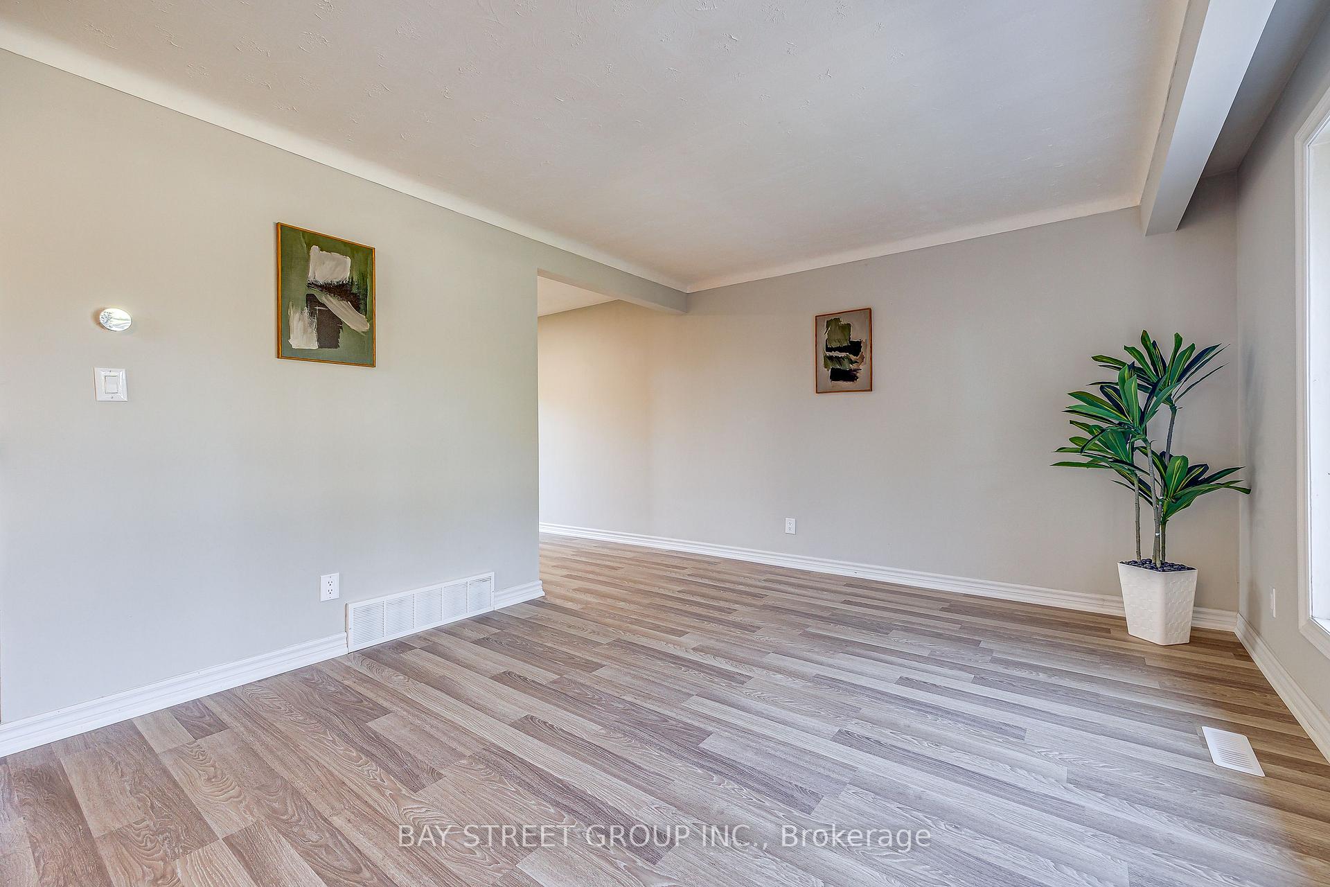 Photo 5 of 110 St. David's Road, St. Catharines, Burleigh Hill — HOMEH