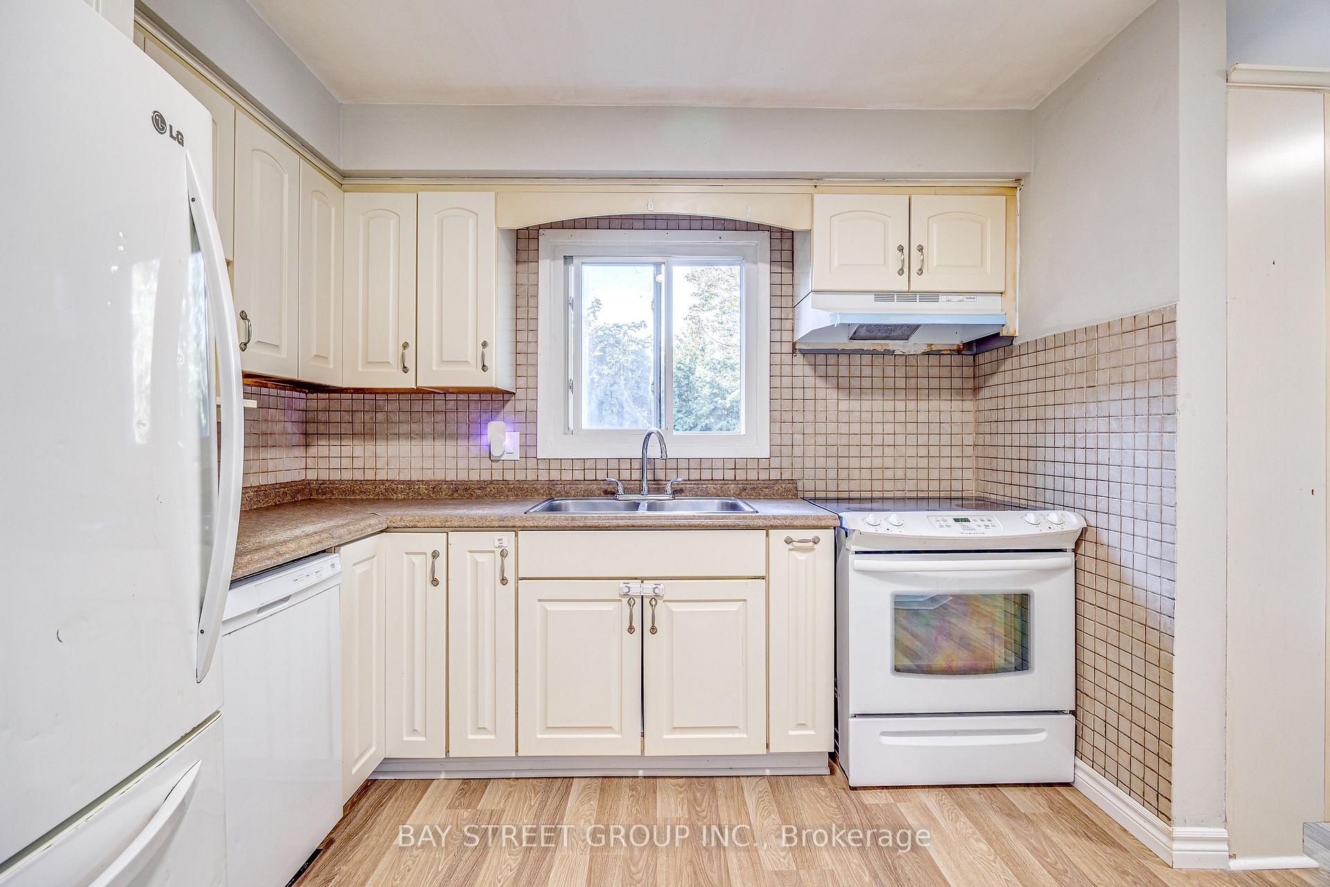 Photo 10 of 110 St. David's Road, St. Catharines, Burleigh Hill — HOMEH