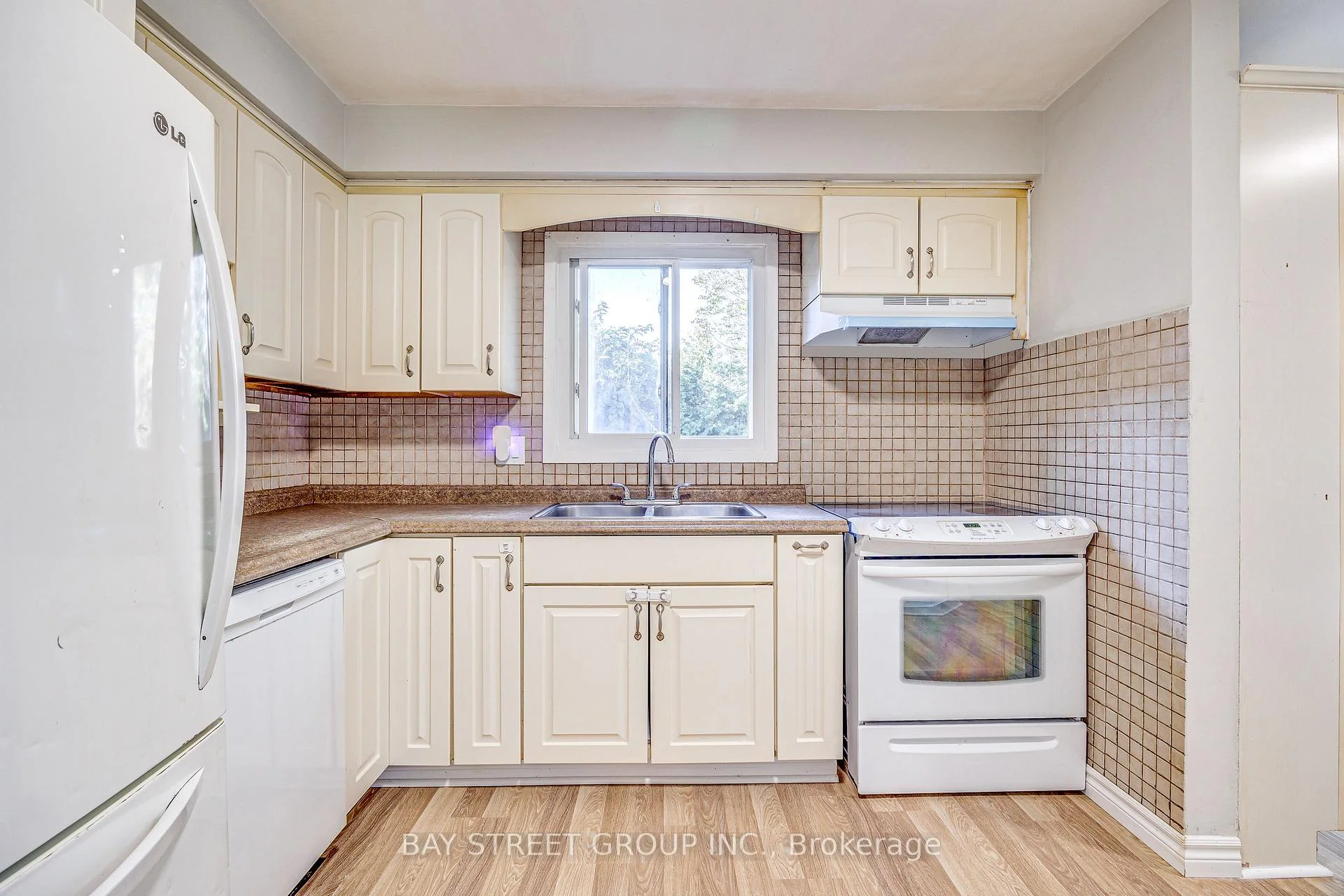 Photo 9 of 110 St. David's Road, St. Catharines, Burleigh Hill — HOMEH