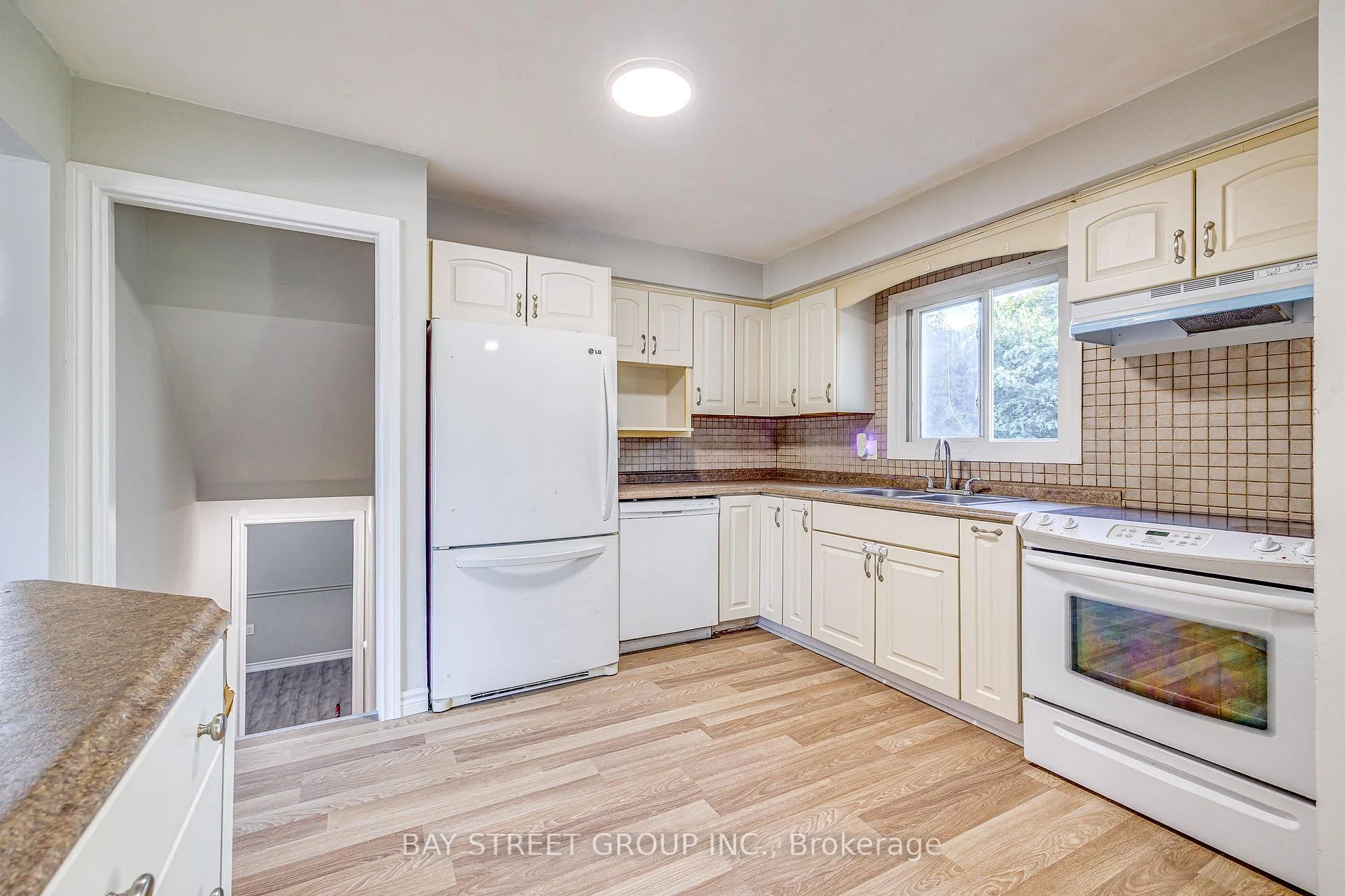 Photo 11 of 110 St. David's Road, St. Catharines, Burleigh Hill — HOMEH