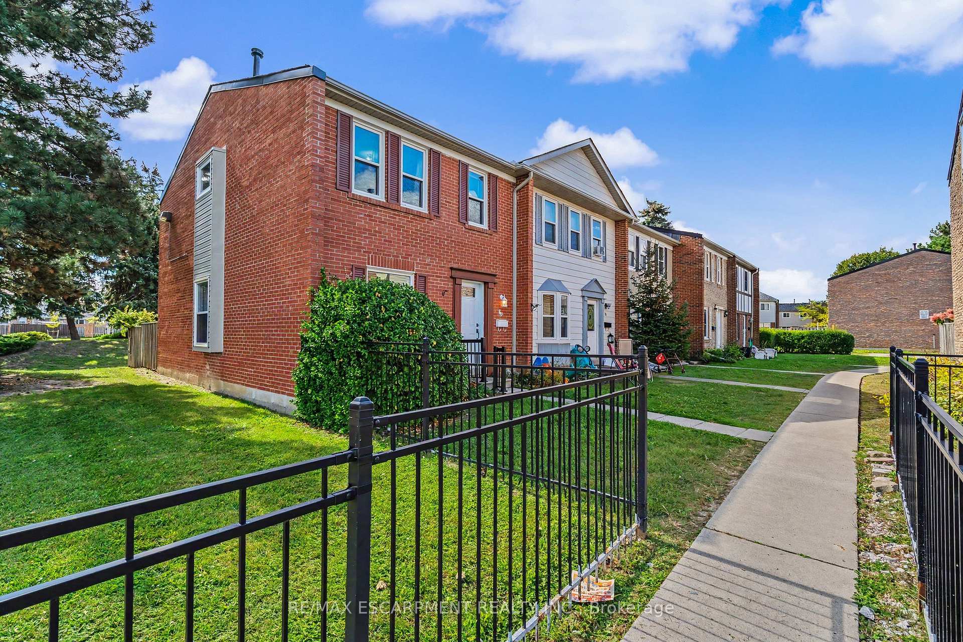 Photo 2 of Unit 69, 900 Central Park Drive, Brampton, Northgate — HOMEH