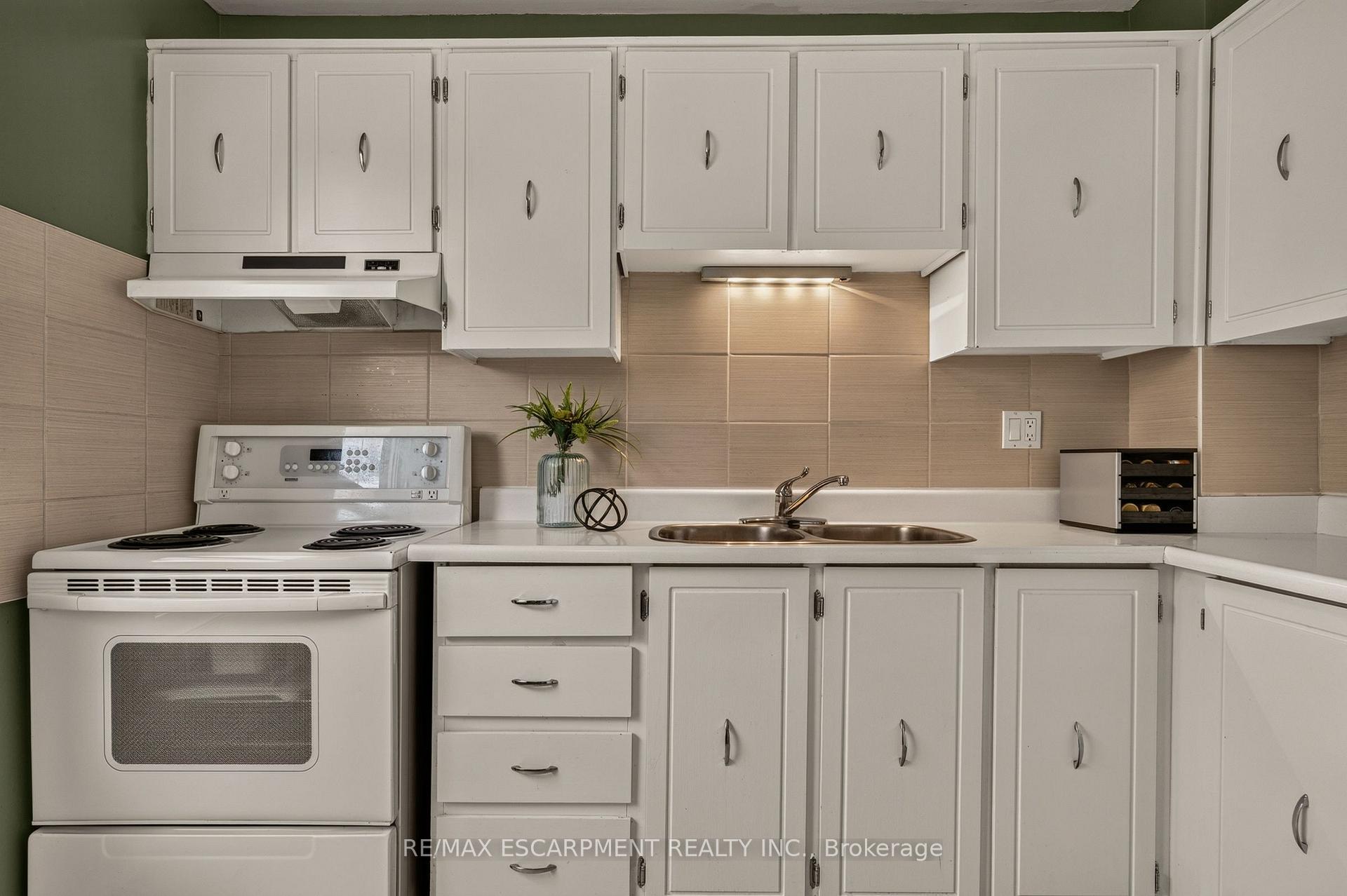 Photo 8 of Unit 69, 900 Central Park Drive, Brampton, Northgate — HOMEH