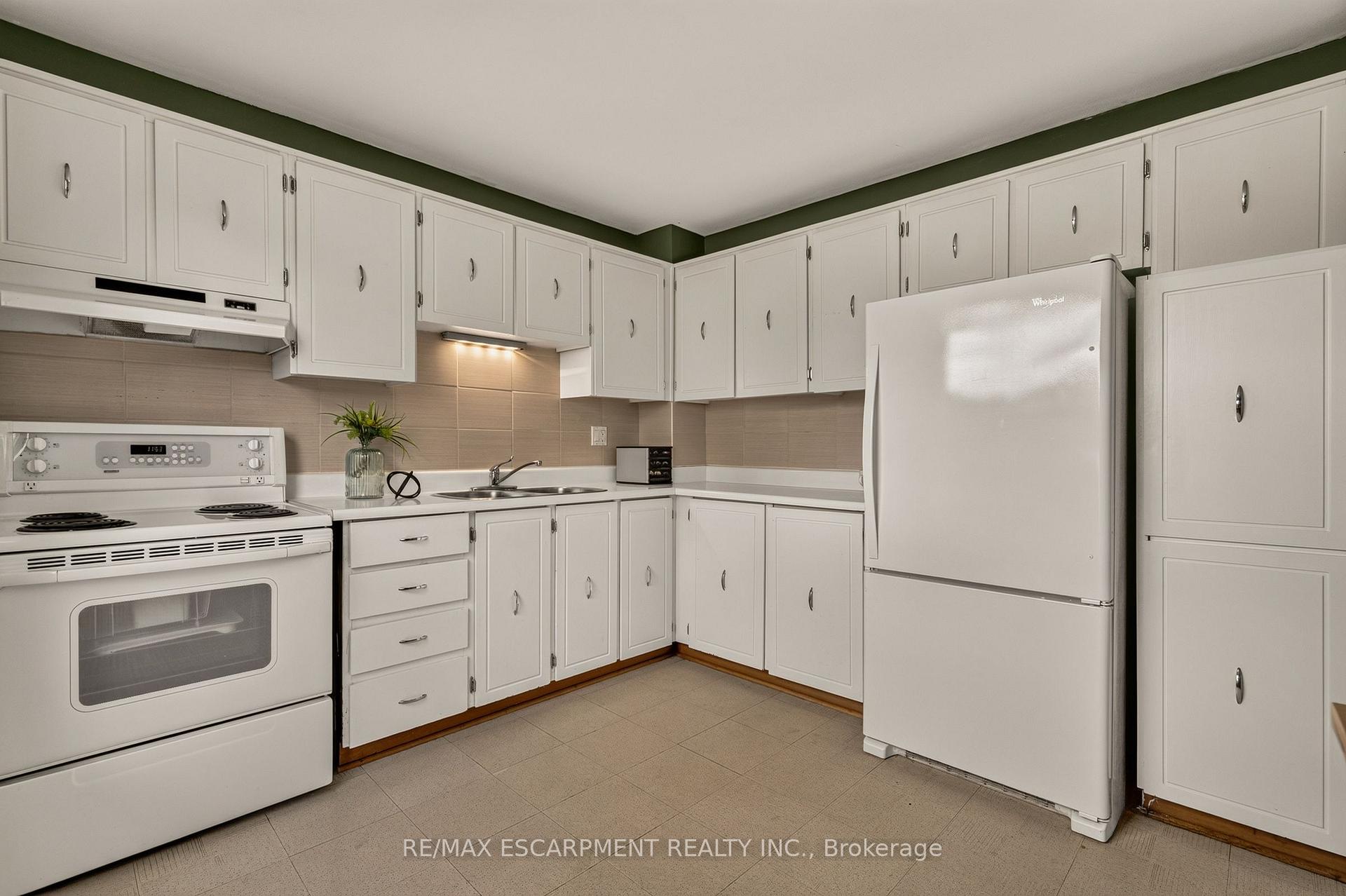 Photo 11 of Unit 69, 900 Central Park Drive, Brampton, Northgate — HOMEH