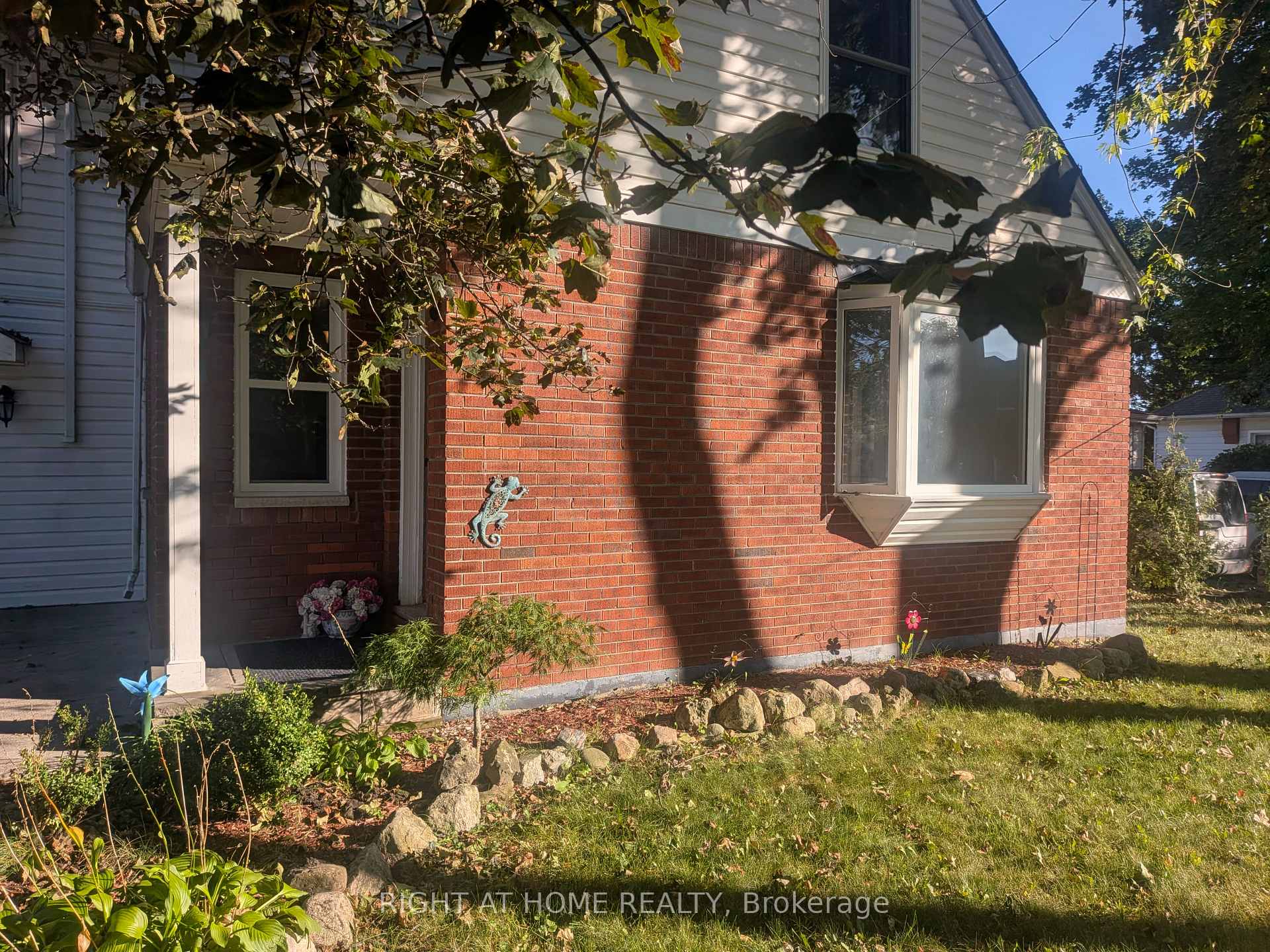 Photo 2 of Unit Suite B, 242 Arthur Street, Halton Hills, Acton — HOMEH