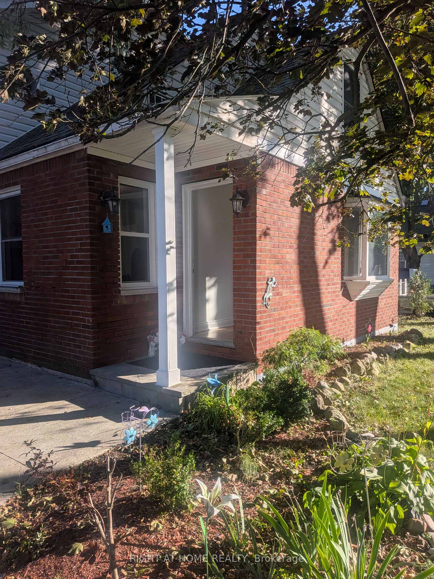 Photo 3 of Unit Suite B, 242 Arthur Street, Halton Hills, Acton — HOMEH