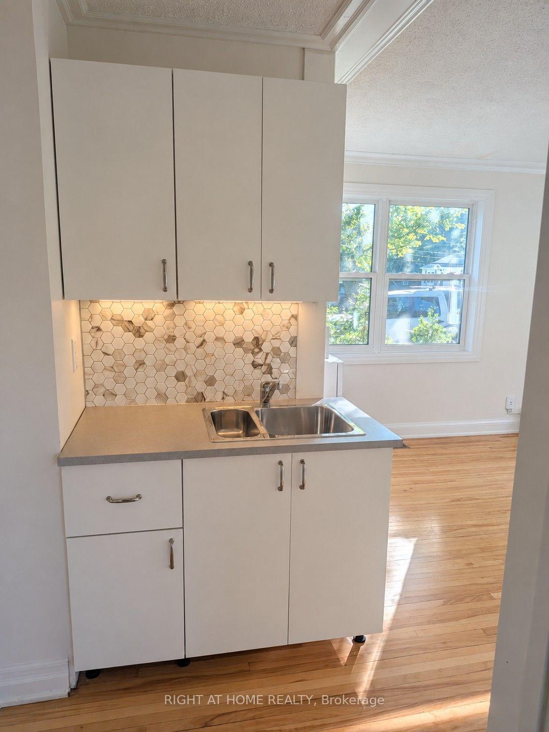 Photo 4 of Unit Suite B, 242 Arthur Street, Halton Hills, Acton — HOMEH