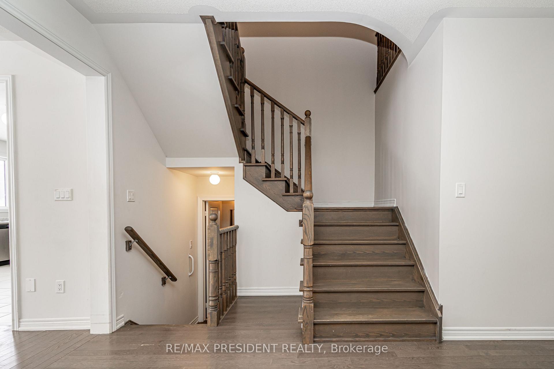 Photo 19 of 663 Anishinaabe Drive, Shelburne — HOMEH