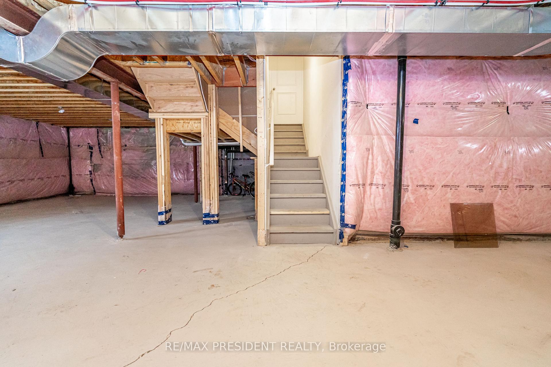 Photo 37 of 663 Anishinaabe Drive, Shelburne — HOMEH