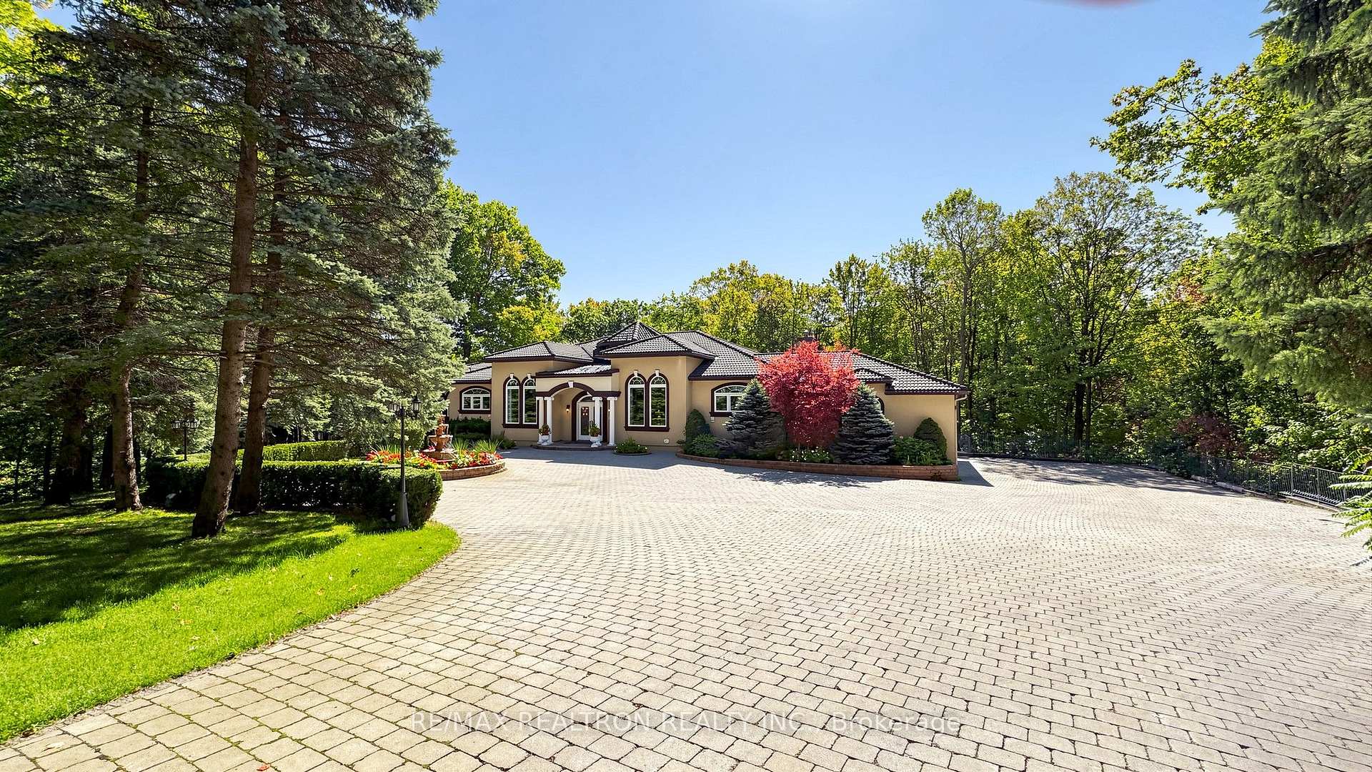 Photo 6 of 38 Bridgewater Drive, Richmond Hill, Rural Richmond Hill — HOMEH