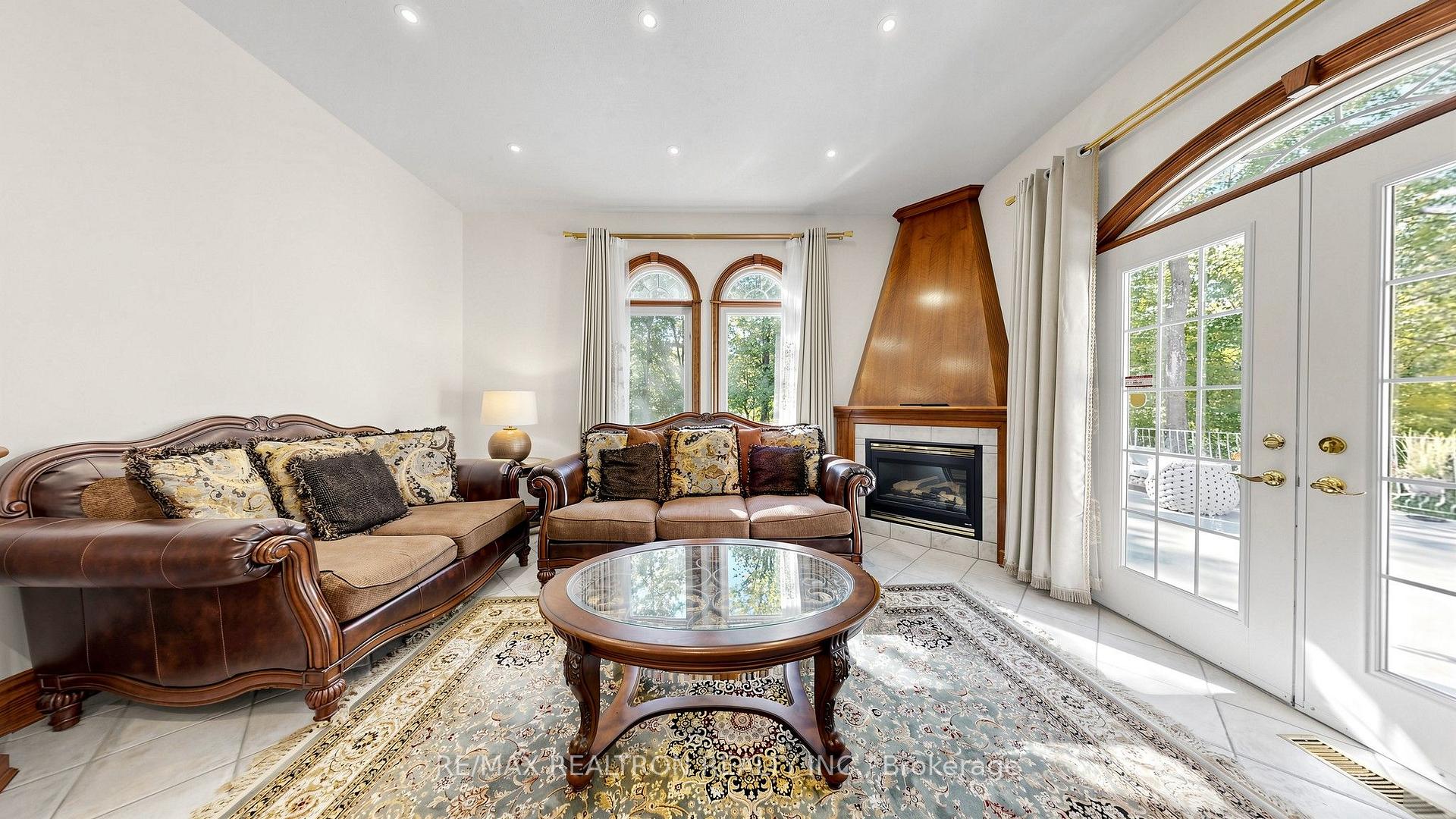Photo 11 of 38 Bridgewater Drive, Richmond Hill, Rural Richmond Hill — HOMEH