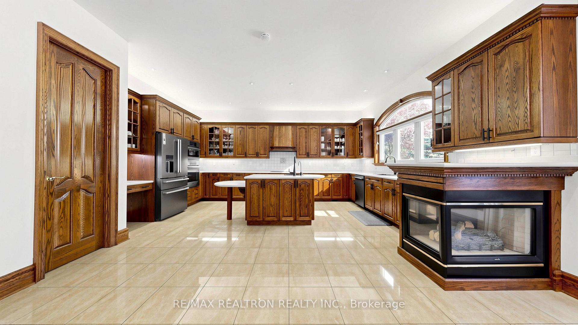 Photo 12 of 38 Bridgewater Drive, Richmond Hill, Rural Richmond Hill — HOMEH