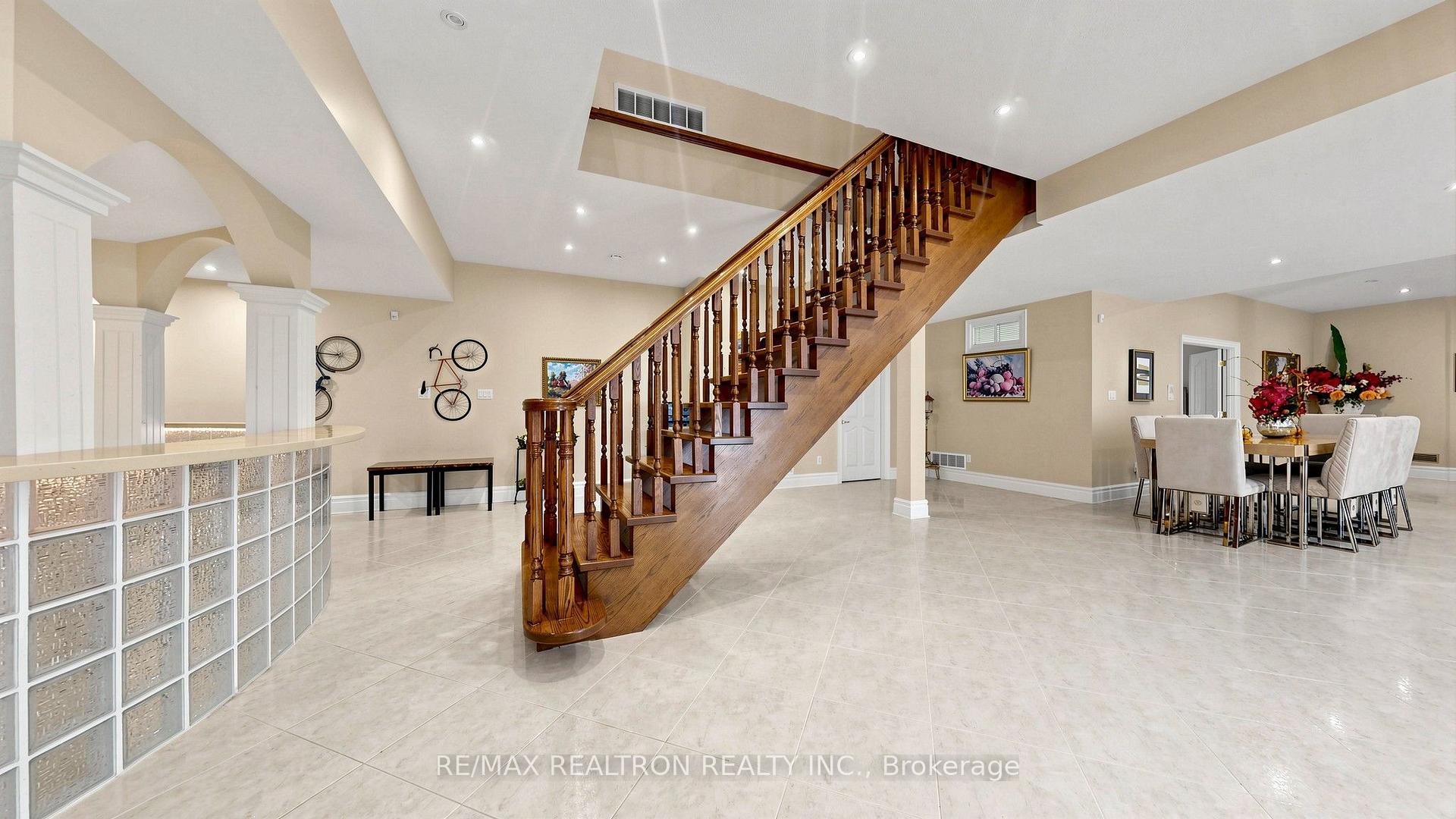 Photo 18 of 38 Bridgewater Drive, Richmond Hill, Rural Richmond Hill — HOMEH