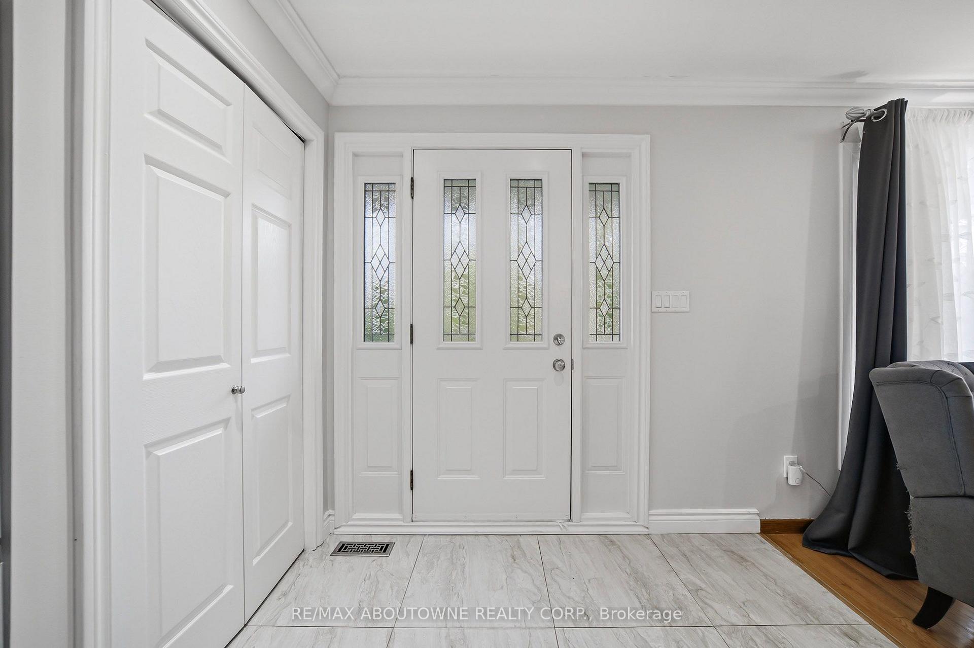 Photo 2 of 6346 Neuchatel Road, Mississauga, Meadowvale — HOMEH