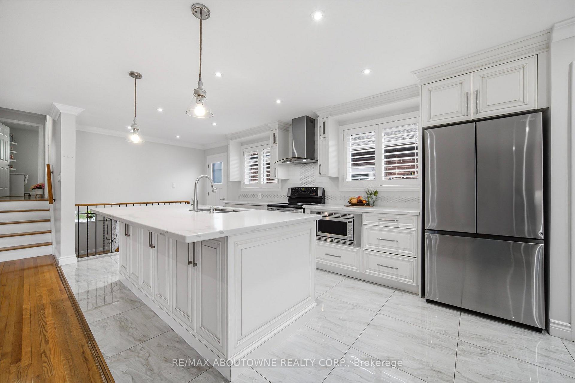 Photo 3 of 6346 Neuchatel Road, Mississauga, Meadowvale — HOMEH