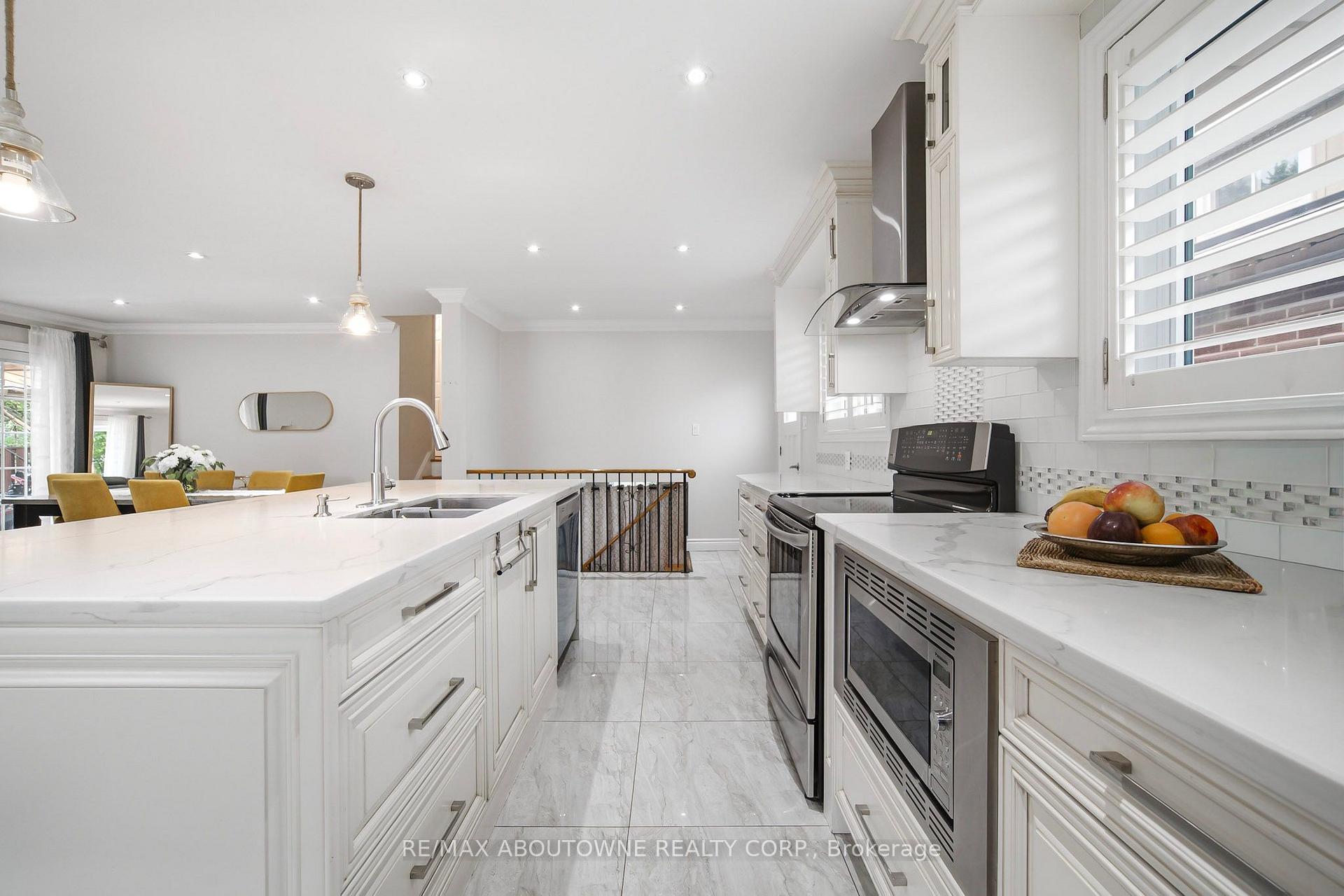 Photo 4 of 6346 Neuchatel Road, Mississauga, Meadowvale — HOMEH
