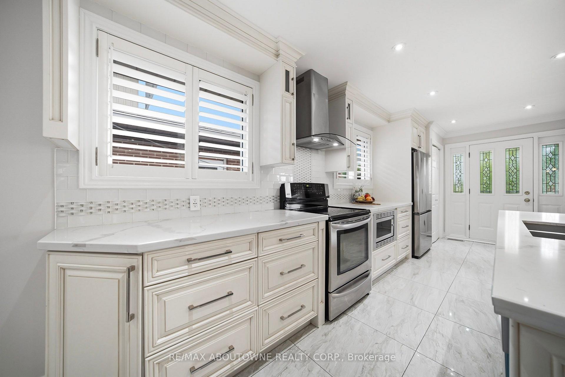 Photo 5 of 6346 Neuchatel Road, Mississauga, Meadowvale — HOMEH