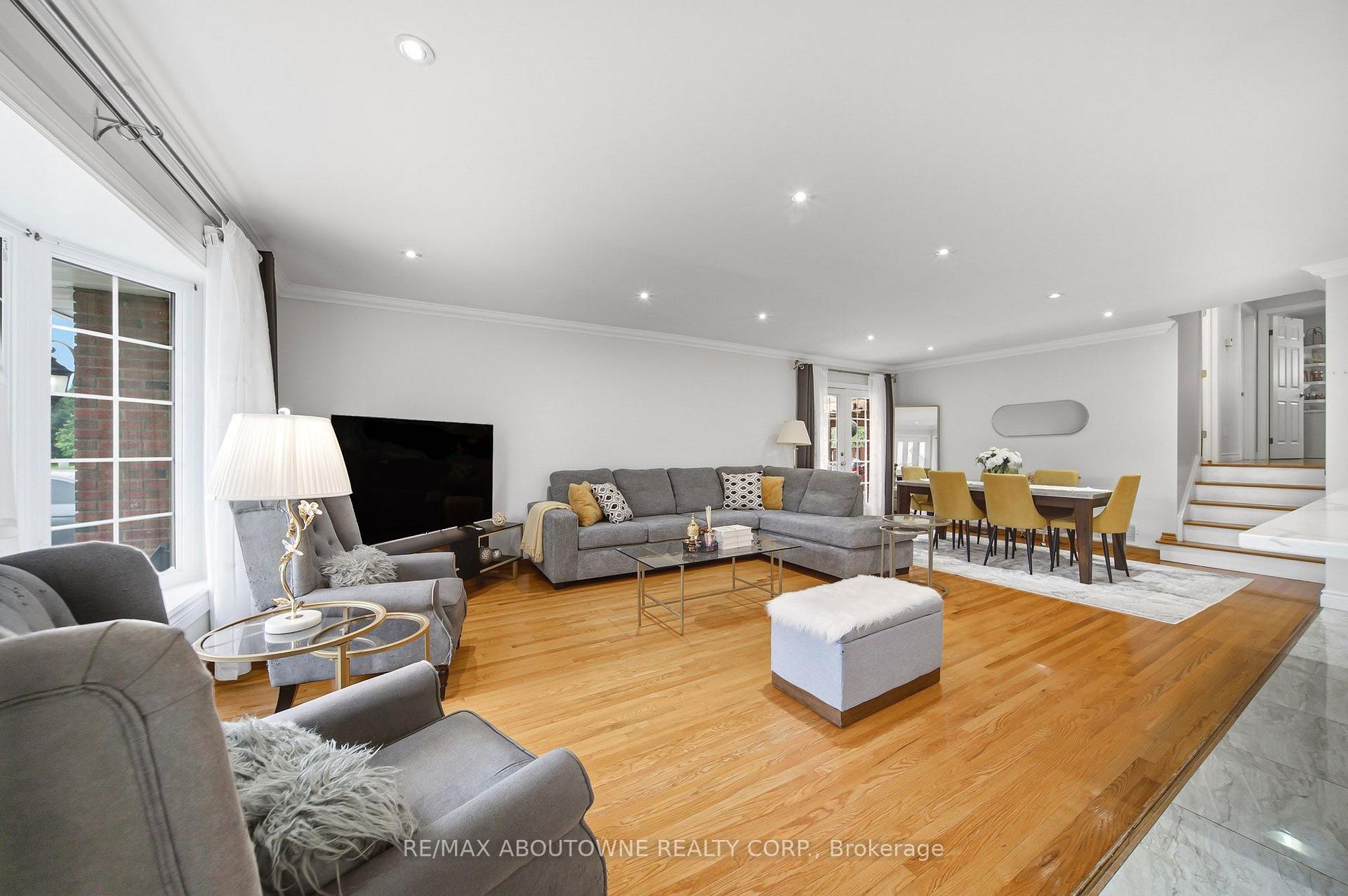 Photo 8 of 6346 Neuchatel Road, Mississauga, Meadowvale — HOMEH