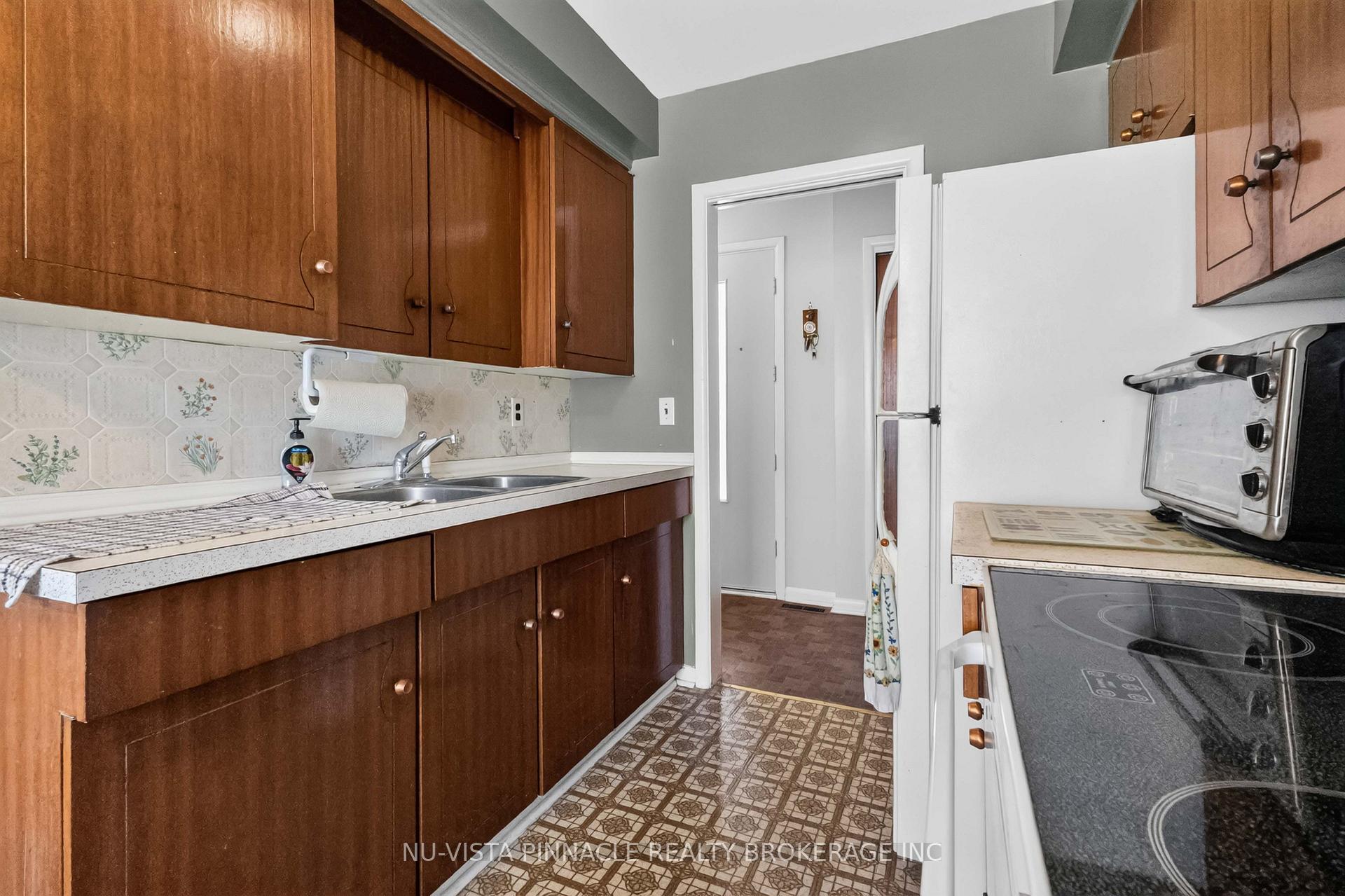 Photo 10 of 1062 Apache Road, London, East D — HOMEH