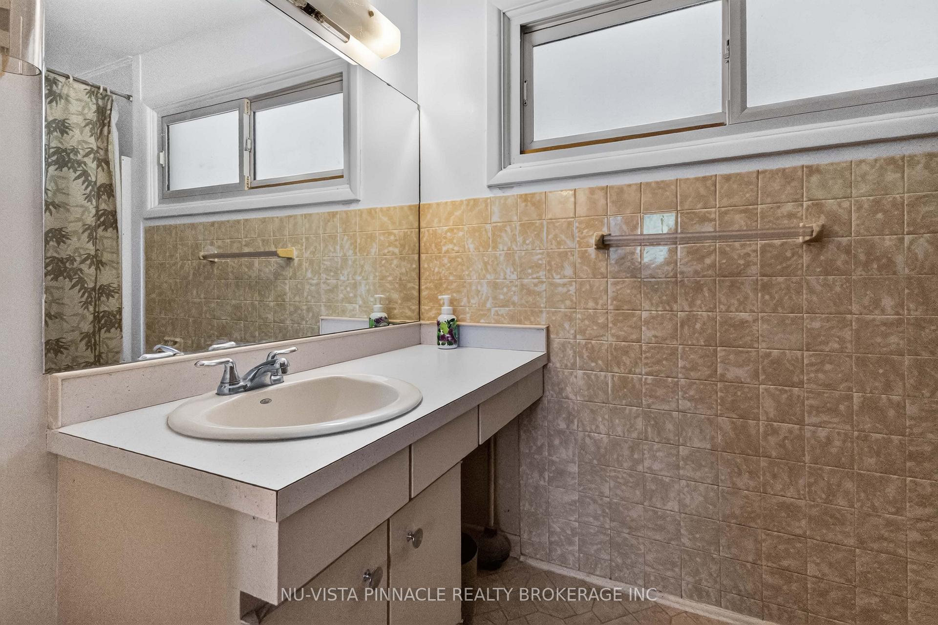 Photo 16 of 1062 Apache Road, London, East D — HOMEH